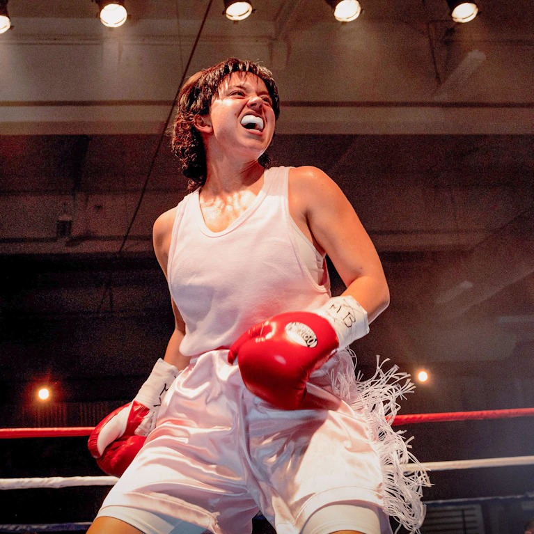 Im Sportlerinnen-Biopic "That's why the Lady is a Champ" boxt sich Hollywood-Jungstar Sydney Sweeney aus einfachsten Verhältnissen nach oben. Und muss sich eingestehen, dass die schlimmsten Gegner nicht immer in der anderen Ecke des Rings stehen. Jetzt im Kino.