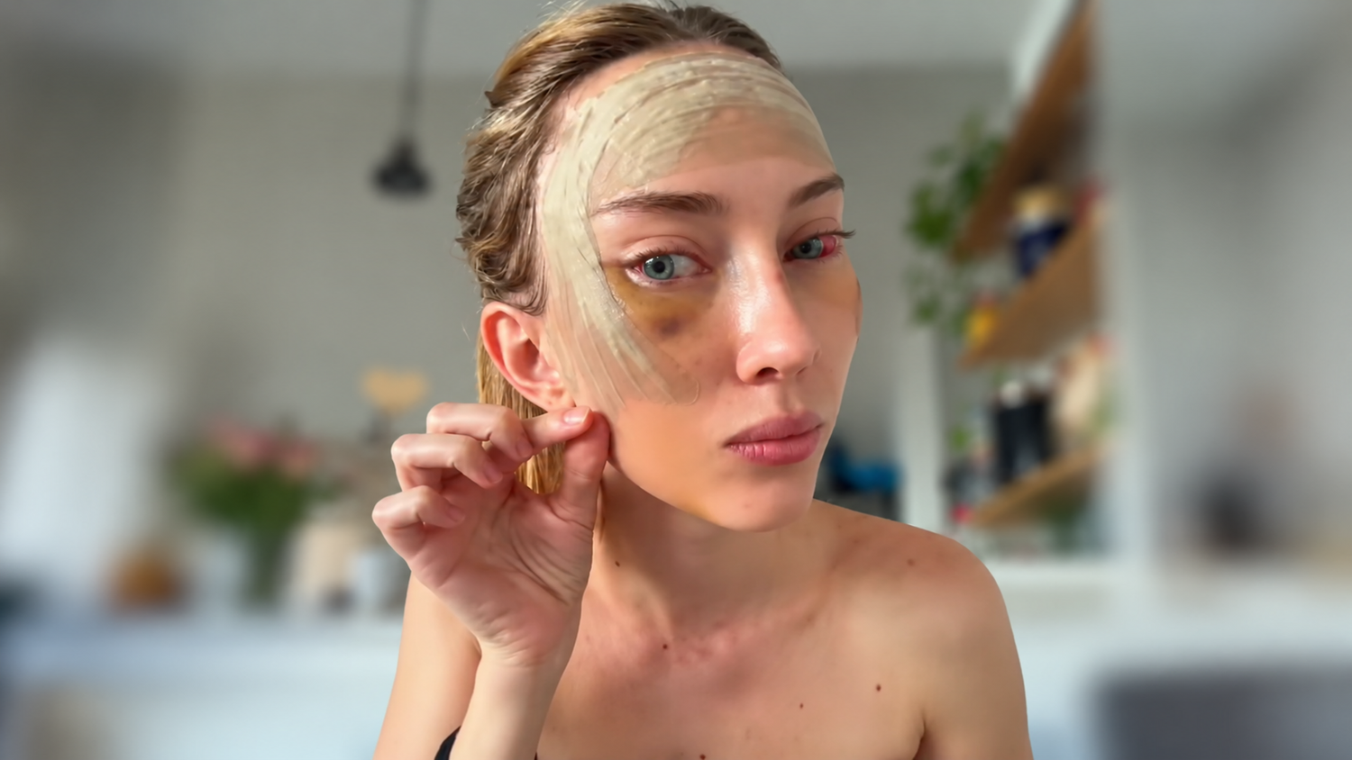 Das sogenannte „AI Face“ erobert Social Media und wird zunehmend zum realen Schönheitsideal.
