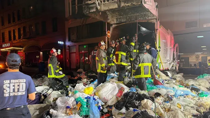 Feuerwehr rettet Mann in San Francisco aus Müllauto