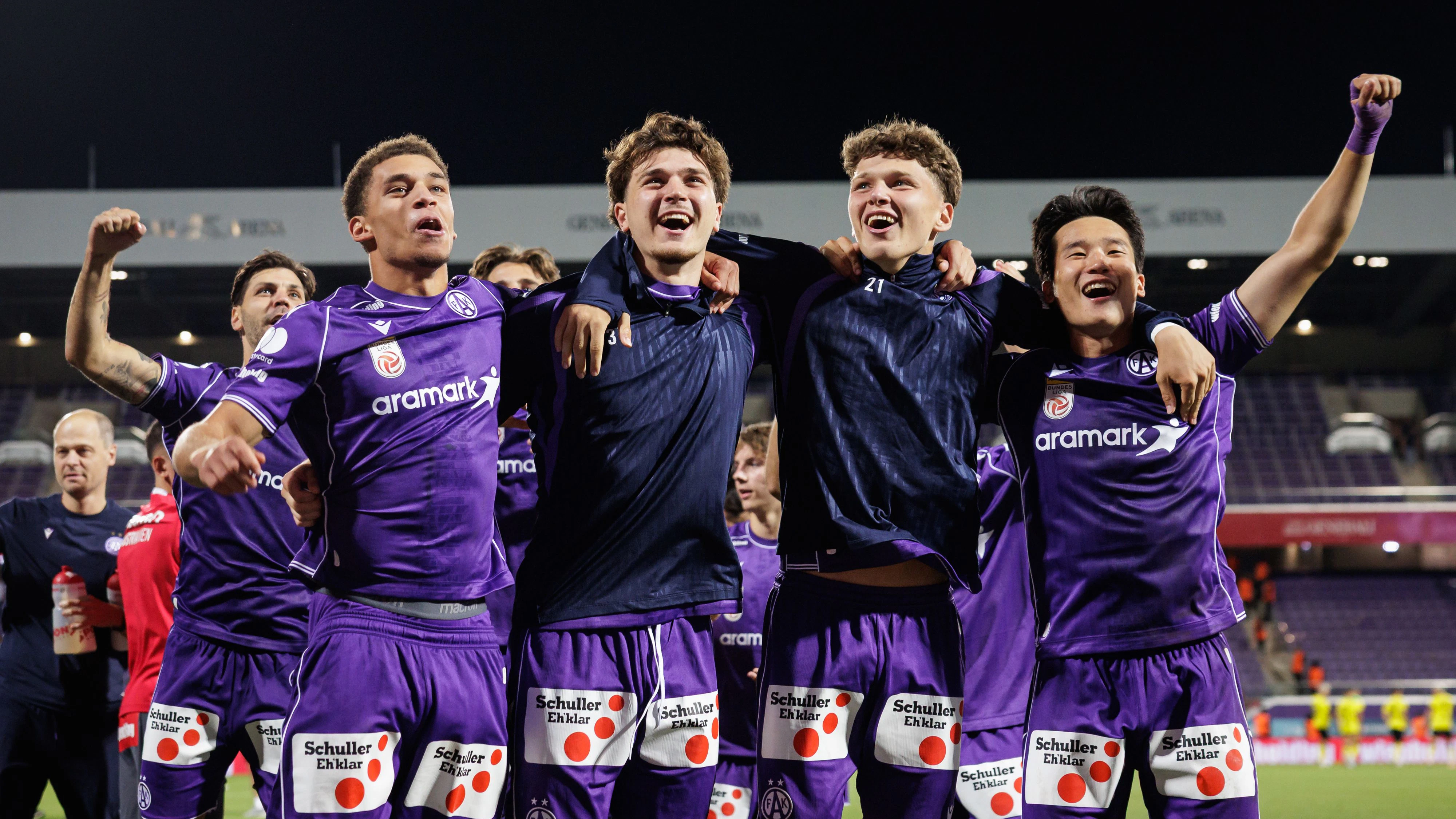 Moritz Wels (2. von links) verlässt die Wiener Austria zu einem Liga-Konkurrenten. 