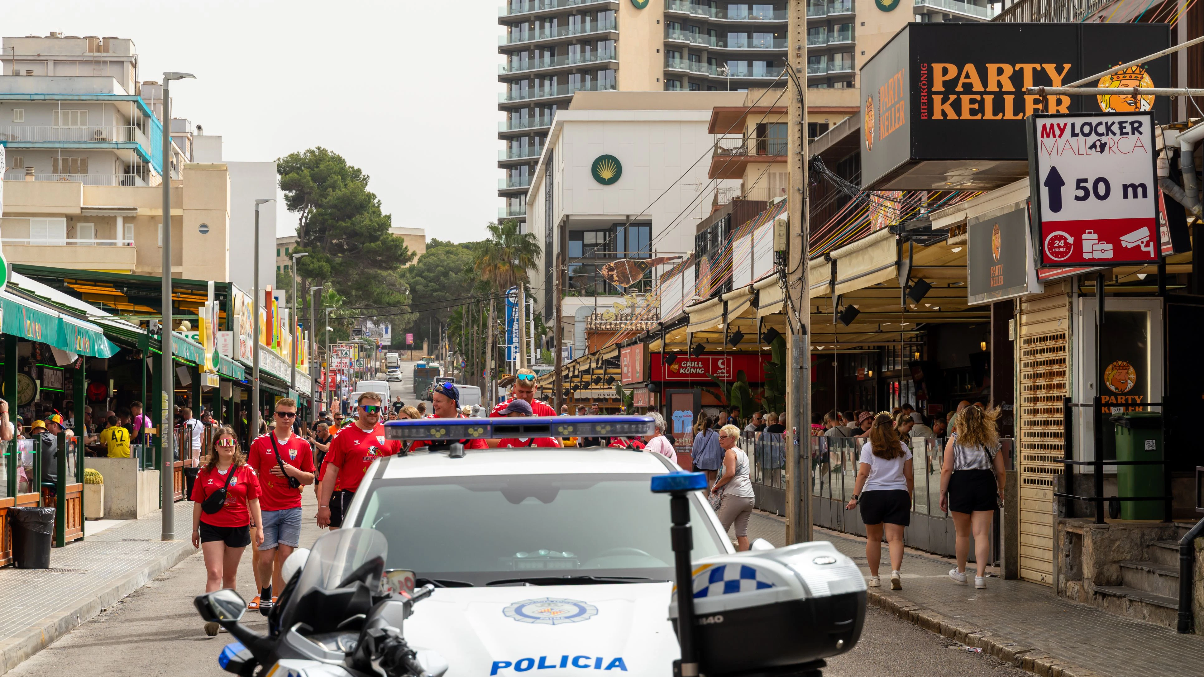Heute.at - Teenager (16) begrapscht – Polizei nimmt Frau fest