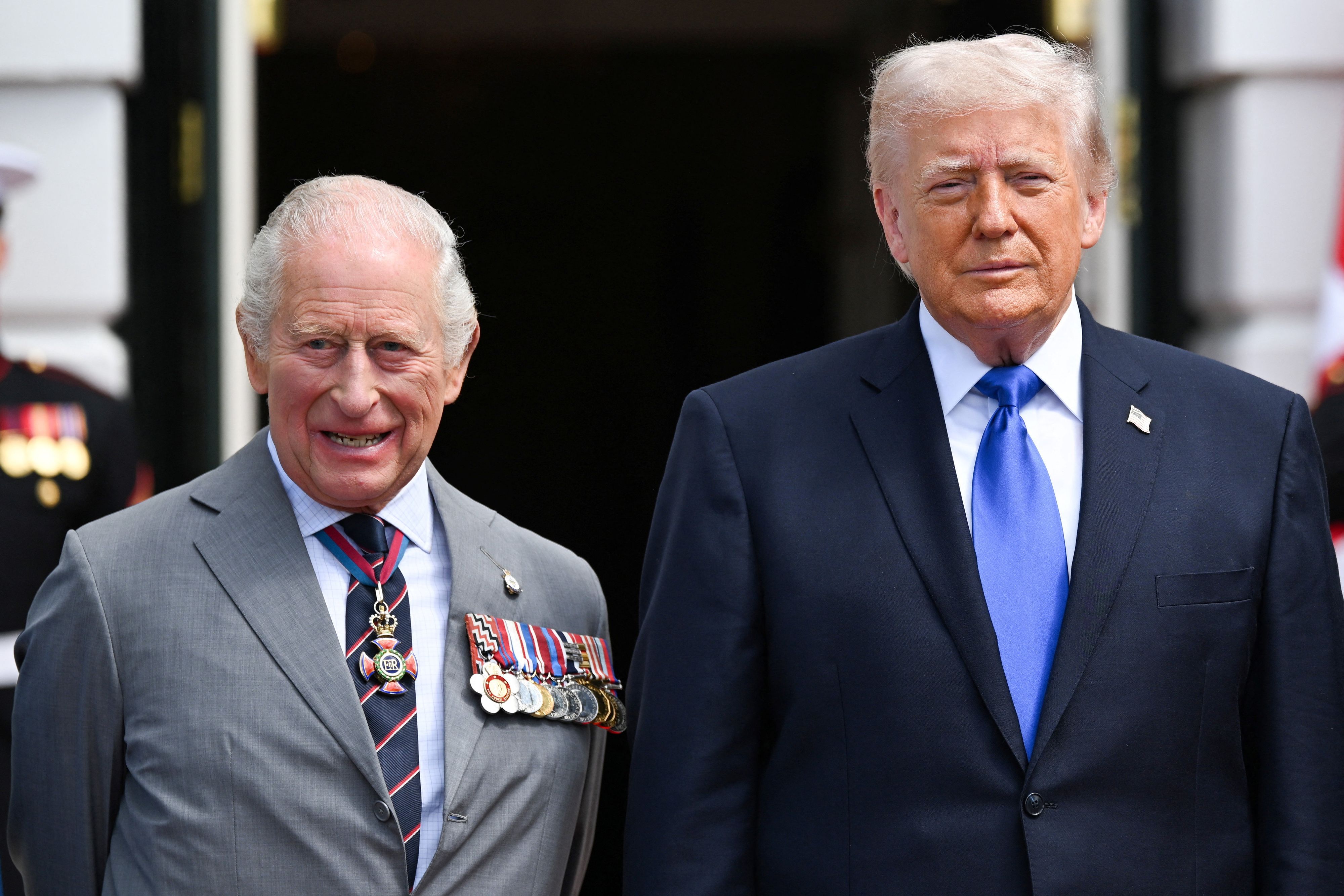 Donald Trump hält fest zu König Charles.