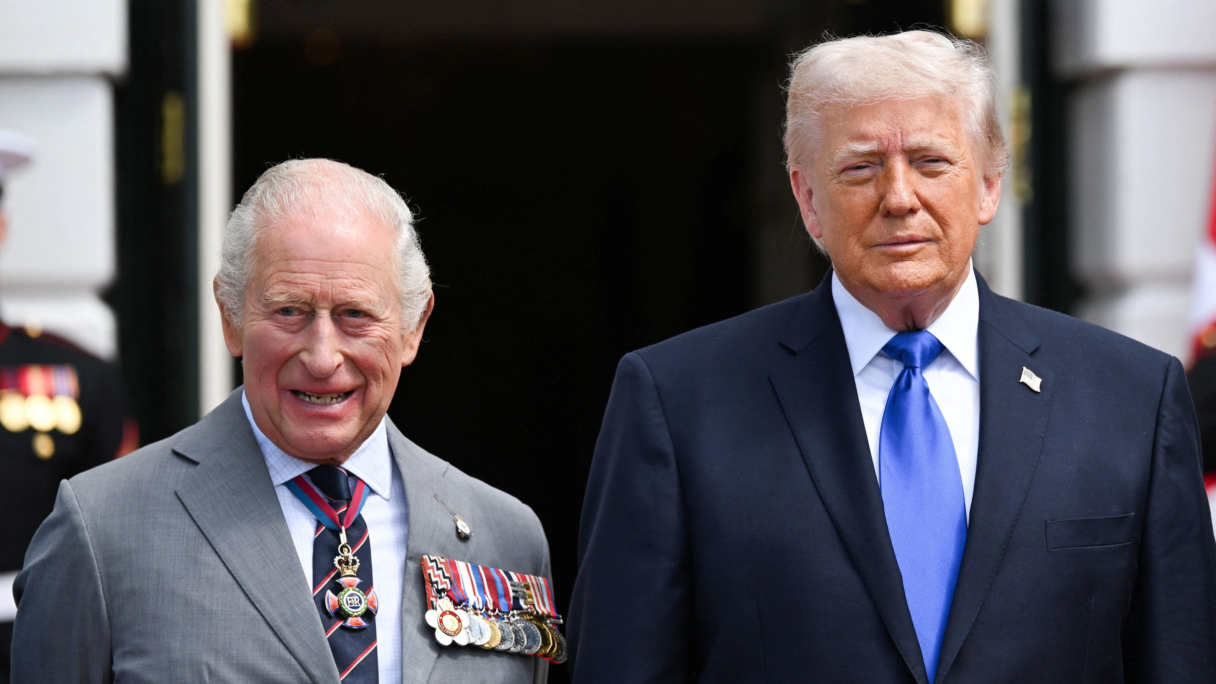 Donald Trump hält fest zu König Charles.