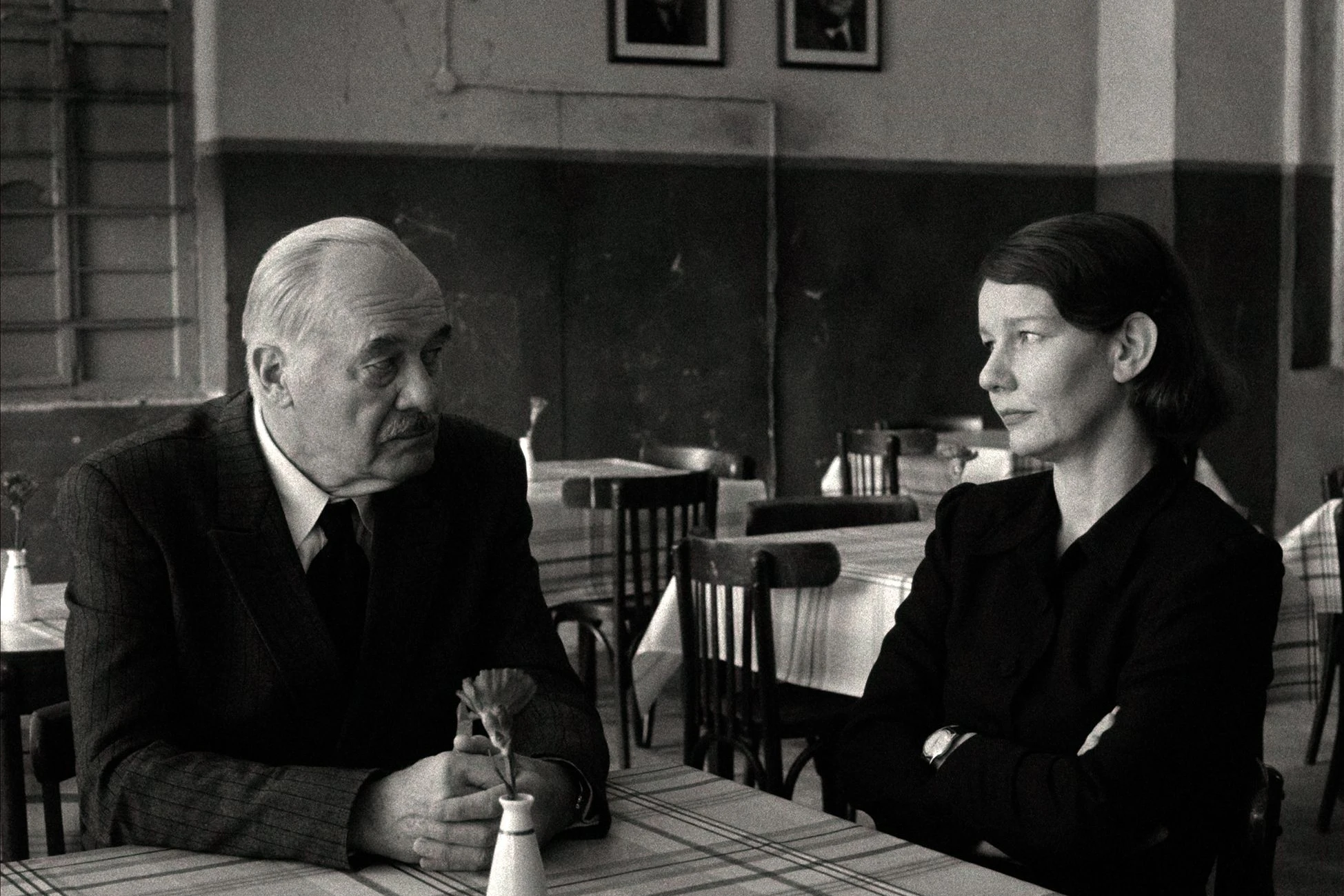 Unterwegs durch ein Land, das nicht mehr das ihre ist: Thomas Mann (Hanns Zischler) und seine Tochter Erika (Sandra Hüller) in "Vaterland"