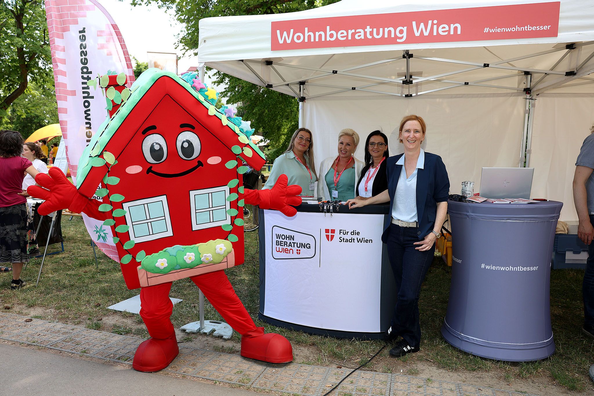 Stadträtin Elke Hanel-Torsch (re.) lädt zum Beratungsevent am 
