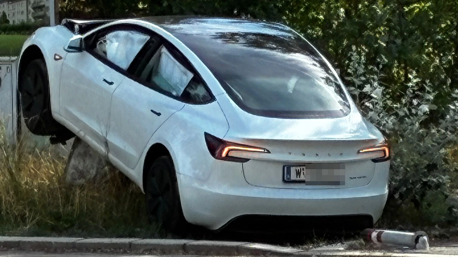 Heute.at - Tesla ist nach Testfahrt in Favoriten Totalschaden