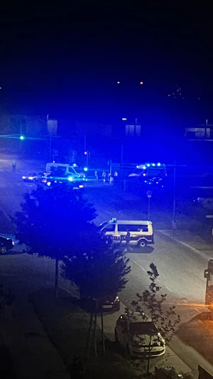 Schwerer Unfall Floridsdorf: Motorradfahrer kollidiert mit Pkw, landet im Schockraum. Ermittlungen zur Unfallursache laufen aktuell.