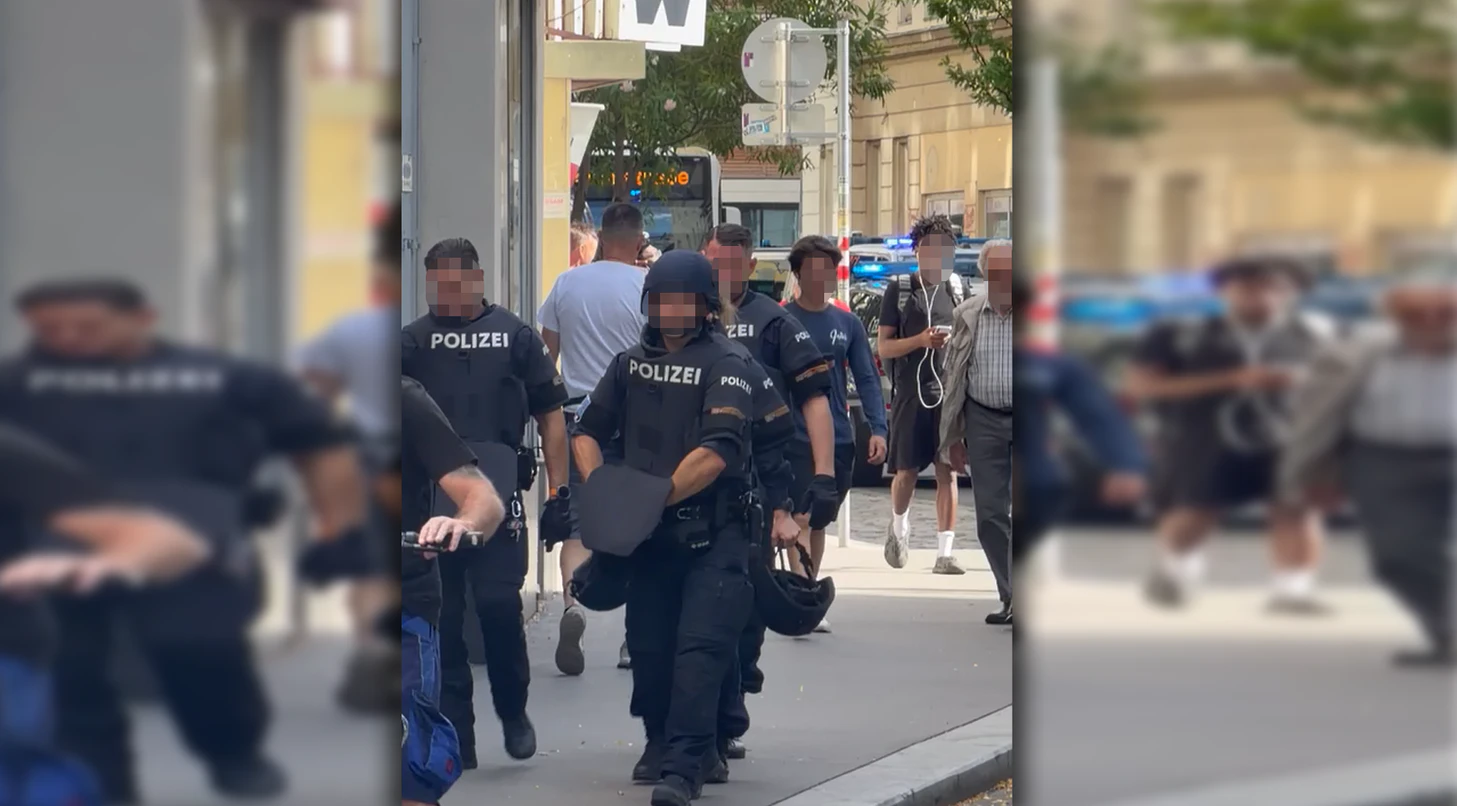 Heute.at - Schwerbewaffnete WEGA-Beamte im Großeinsatz in Wien