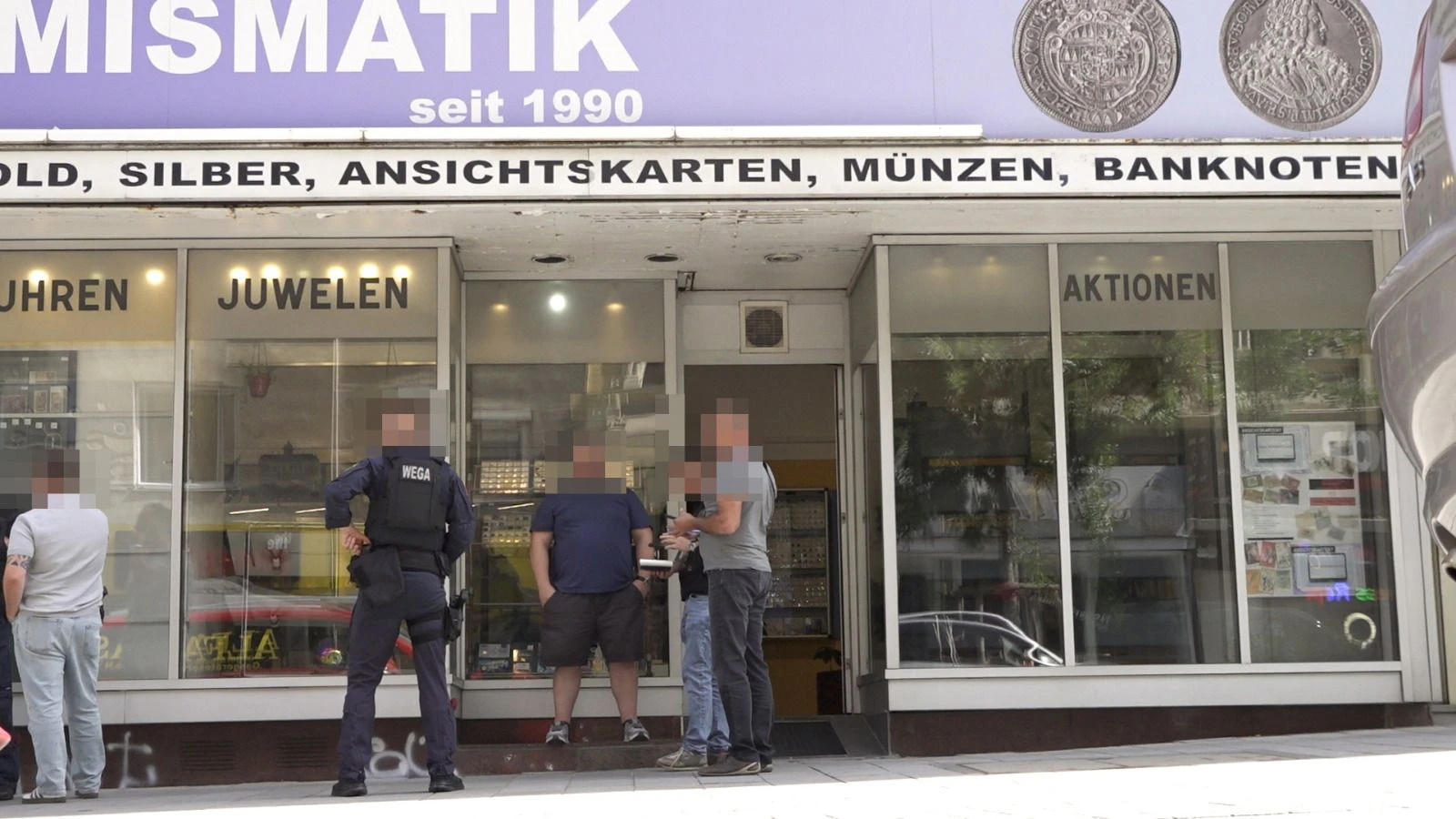 Der Mann soll das Geschäft ausgeraubt haben. 