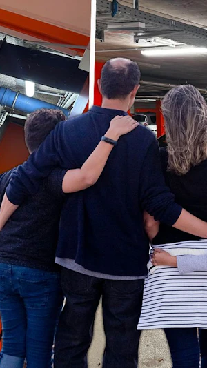 Lift kaputt: Seit 7 Wochen kein Aufzug in Wiener BUWOG-Anlage. Familie muss täglich zehn Stockwerke gehen. Ursache weiter ungeklärt.