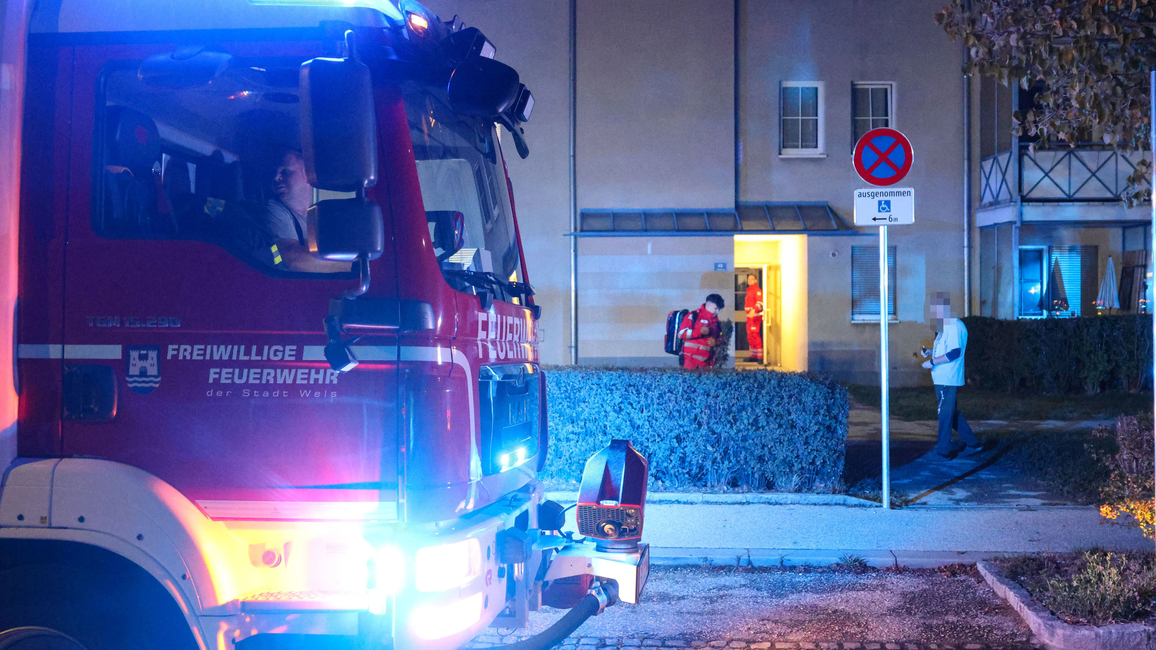 Heute.at - Feuerwehr rückt mitten in der Nacht zu Wohnhaus aus