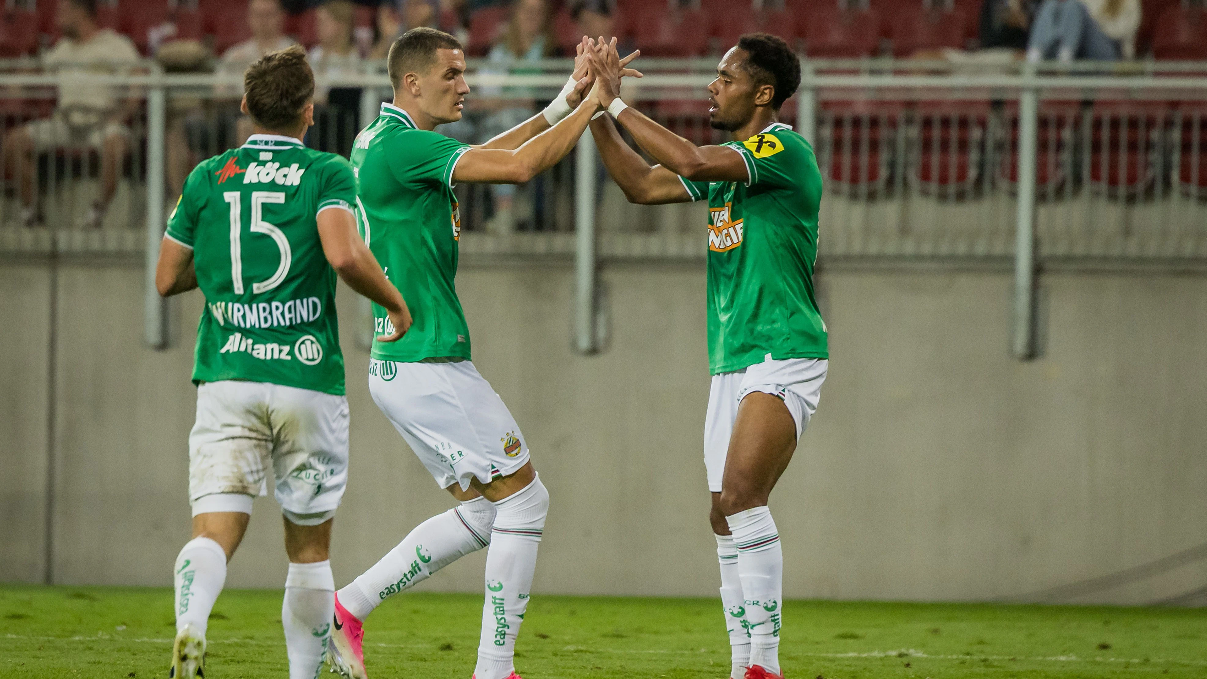 KLAGENFURT,AUSTRIA,05.SEP.26 - SOCCER - UNIQA OEFB Cup, SK Austria Klagenfurt vs SK Rapid Wien. Image shows the rejoicing of SK Rapid Wien.   Photo: GEPA pictures/ Matthias Trinkl