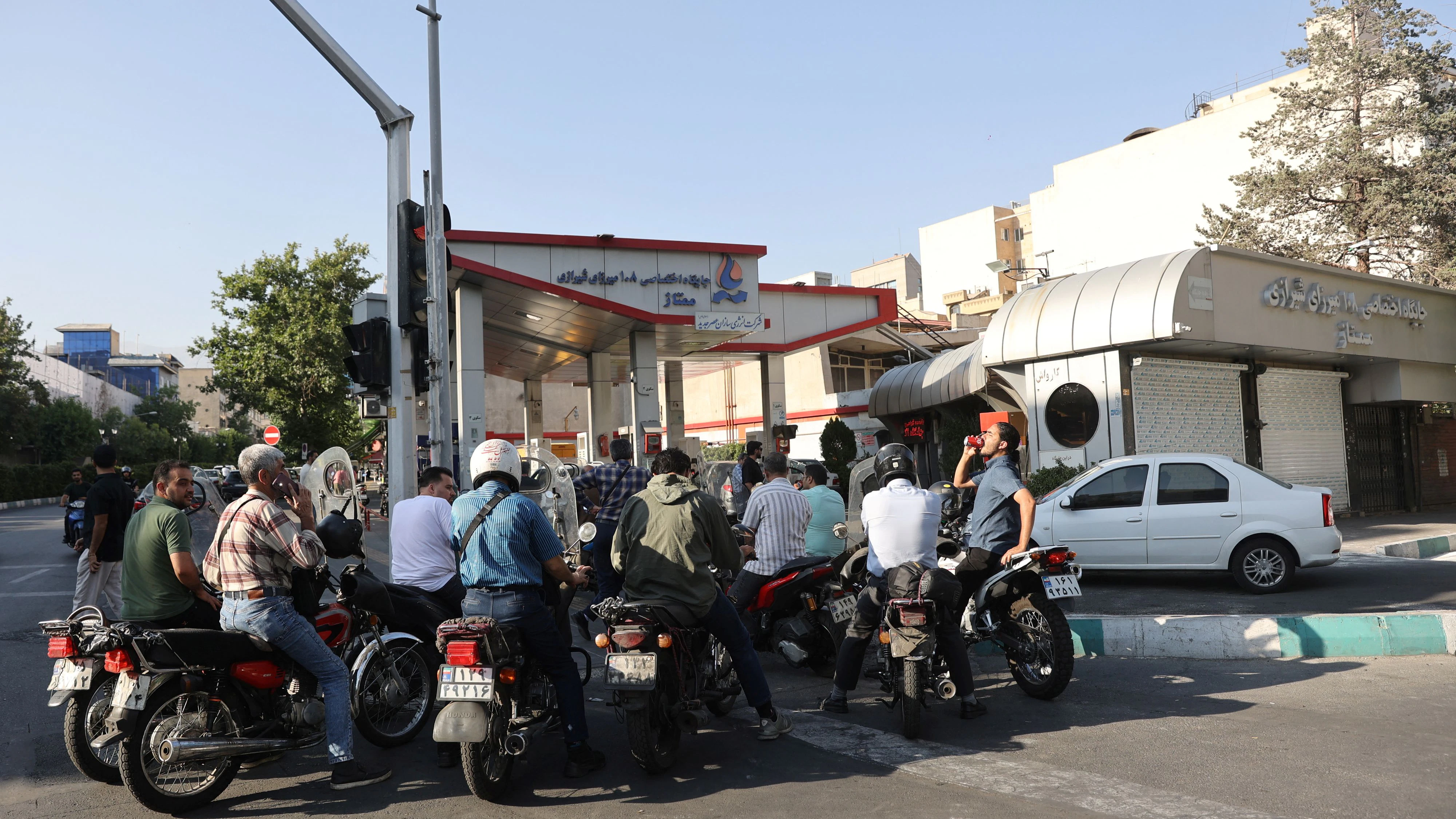 Vehicles are lined up at a gas station following the Israeli strikes on Iran, in Tehran, Iran, June 15, 2025. Majid Asgaripour/WANA (West Asia News Agency) via REUTERS   ATTENTION EDITORS - THIS PICTURE WAS PROVIDED BY A THIRD PARTY