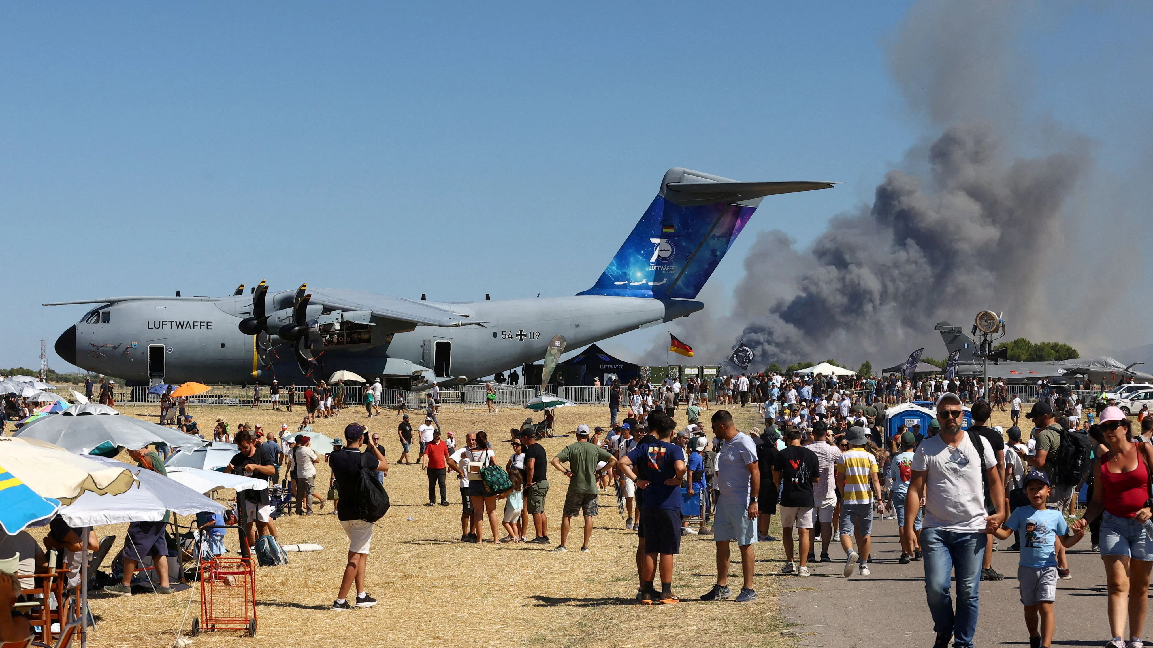 Rauchwolken über dem Gelände der Airshow.