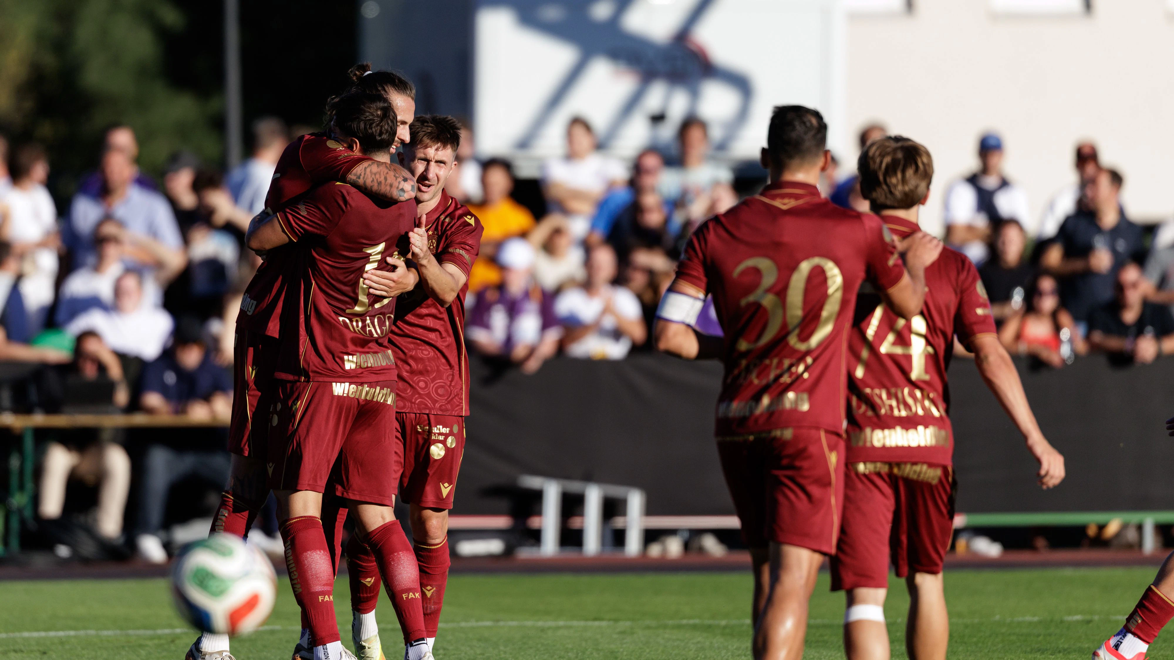 TRAISKIRCHEN,AUSTRIA,05.SEP.26 - SOCCER - UNIQA OEFB Cup, FCM Traiskirchen vs FK Austria Wien. Image shows the rejoicing of A.Wien with Johannes Handl (A.Wien). Photo: GEPA pictures/ Armin Rauthner