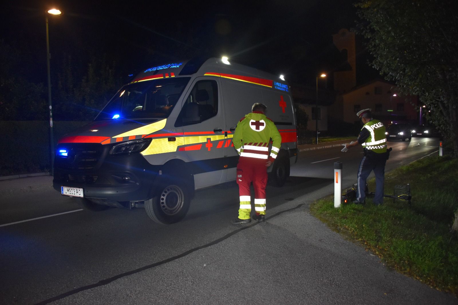 Heute.at - Mann bleibt nach Crash mit E-Scooter auf Straße liegen