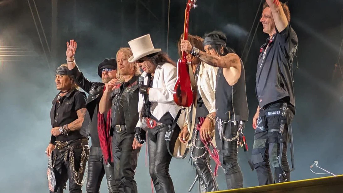 Tosender Jubel am Samstag für die "Hollywood Vampires" im VAZ St. Pölten.