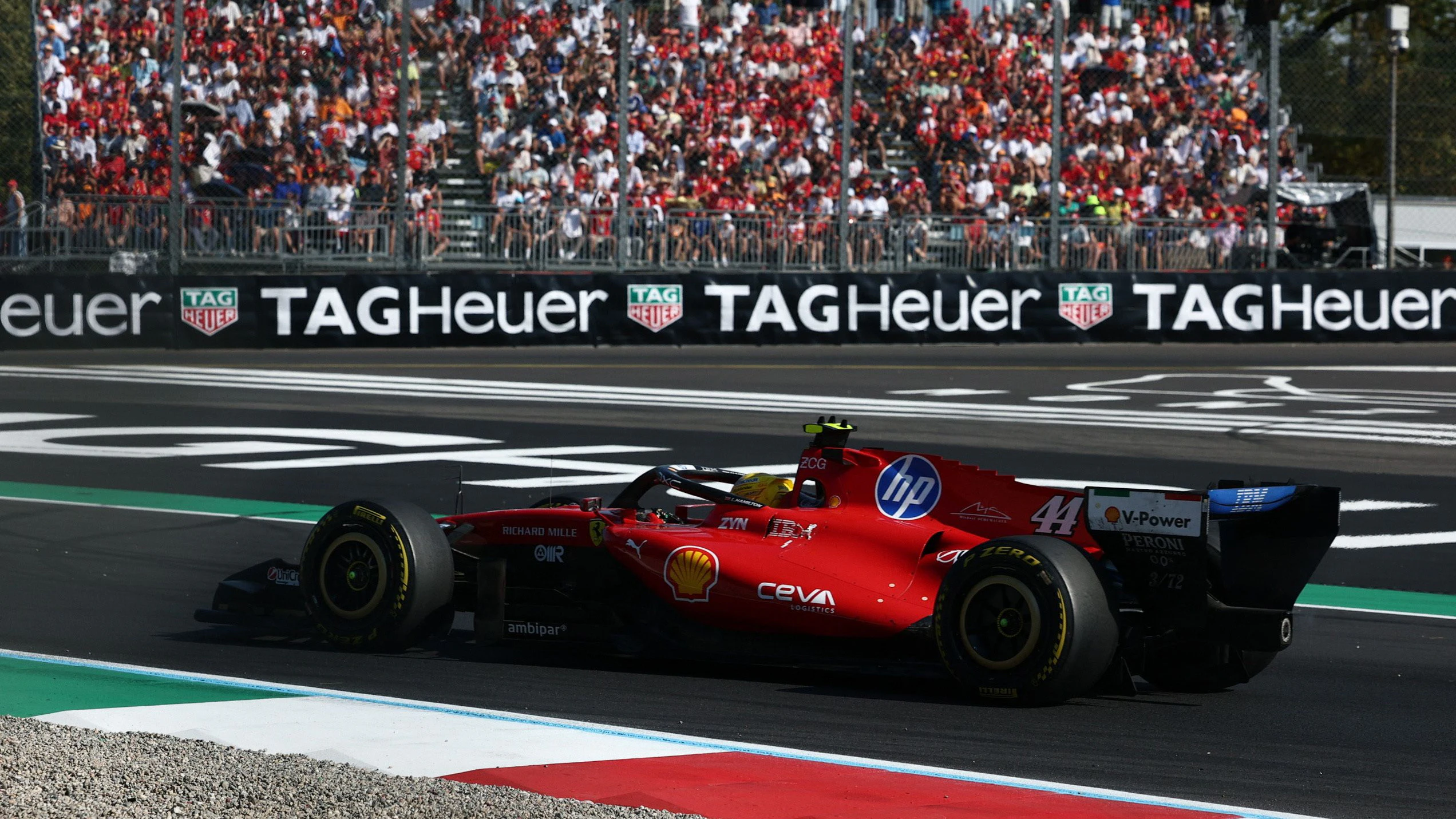 Heute.at - Ferrari-Desaster! Hamilton geht auf Leclerc los