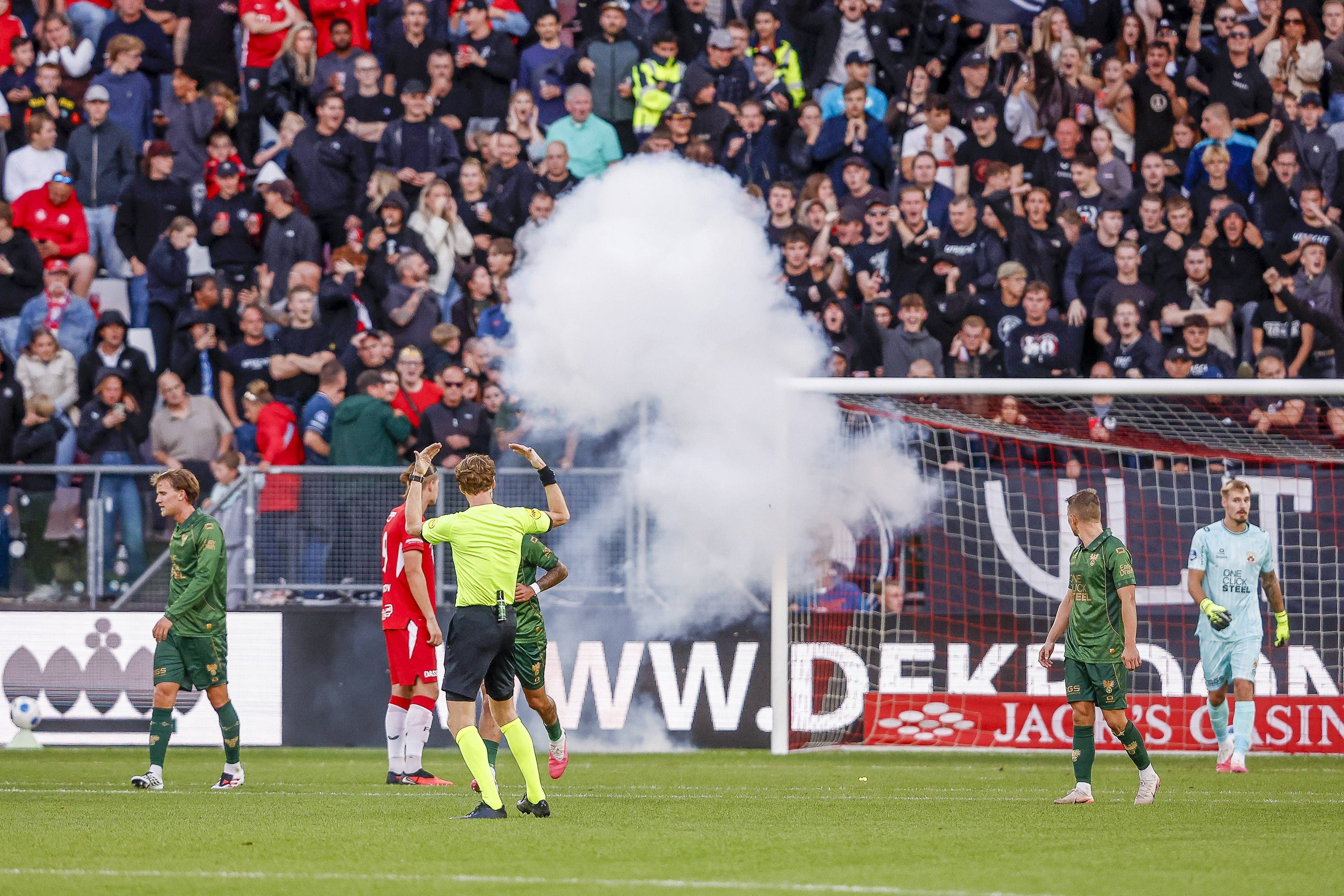 Heute.at - Ultras werfen Böller, Schiedsrichter bricht Spiel ab
