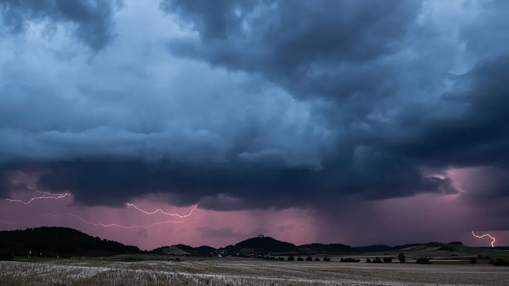 Heute.at - Kaltfront bringt jetzt Temperatursturz nach Österreich
