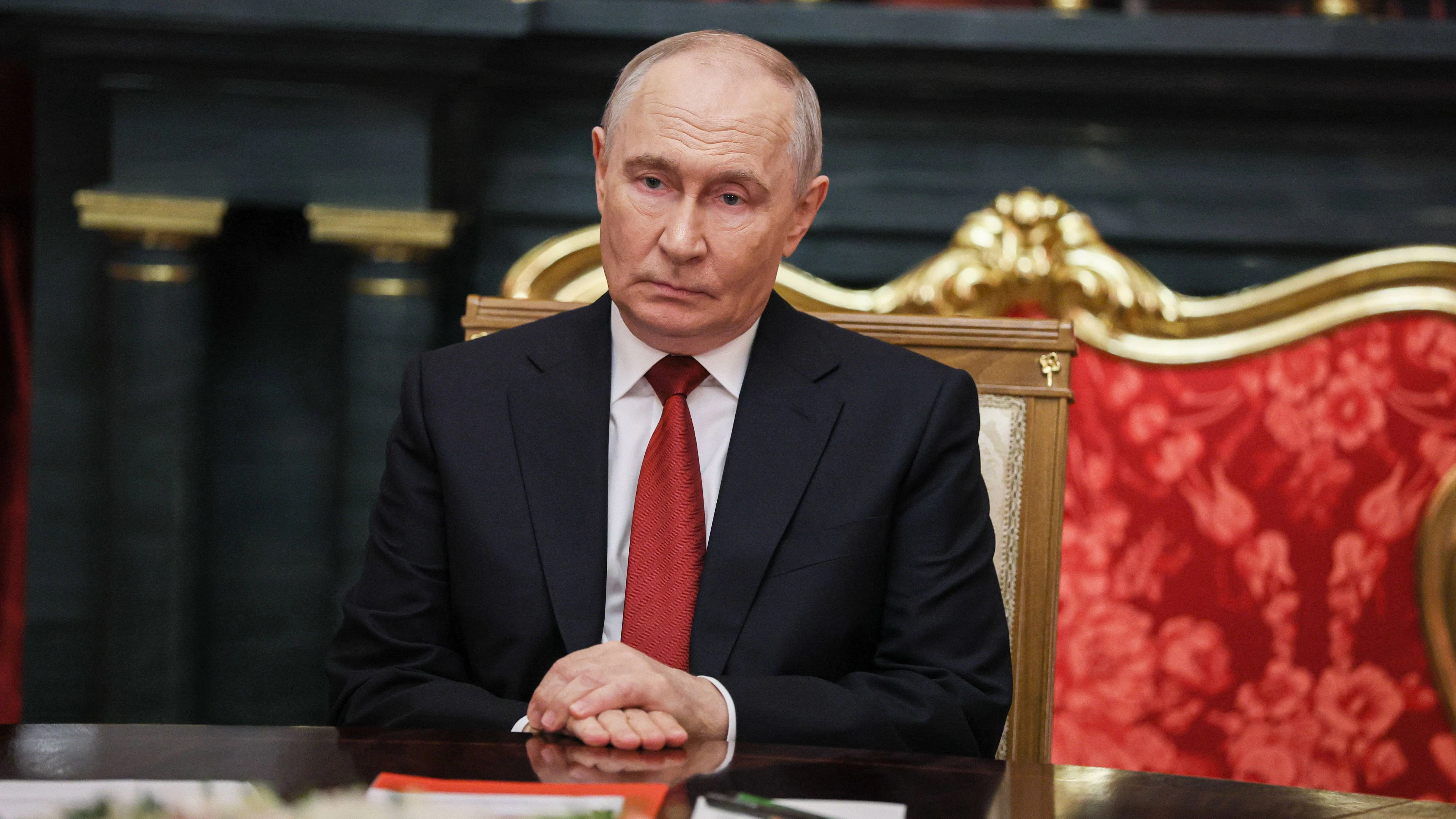 Moskau, 5. September 2026: Putin wirkt beim Treffen mit dem US-Sonderbeauftragten Steve Witkoff und Trump-Schwiegersohn Jared Kushner gelangweilt.