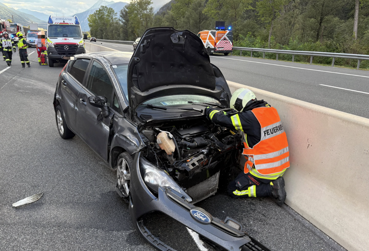 Heute.at - Inntalautobahn nach schwerem Crash komplett gesperrt