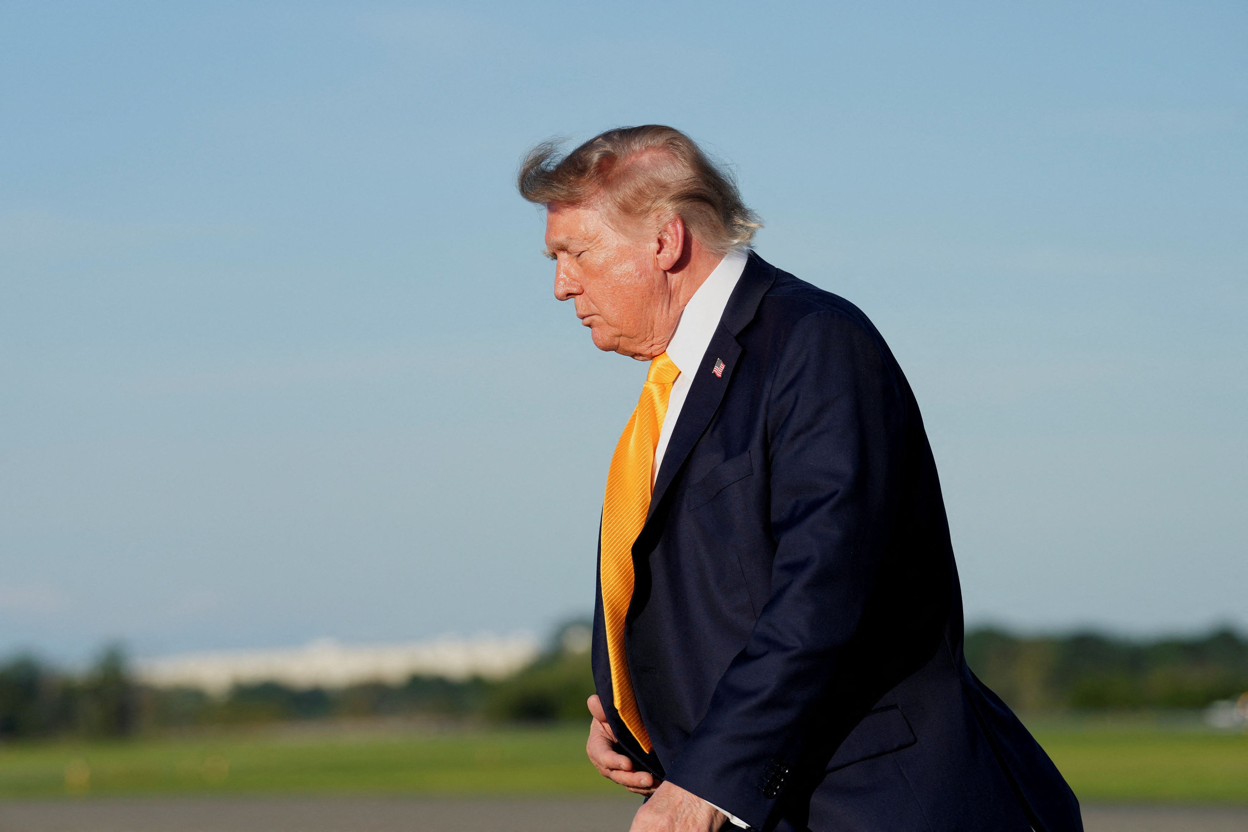 U.S. President Donald Trump walks after exiting Air Force One in Morristown, New Jersey, U.S., September 4, 2026. REUTERS/Eric Lee
