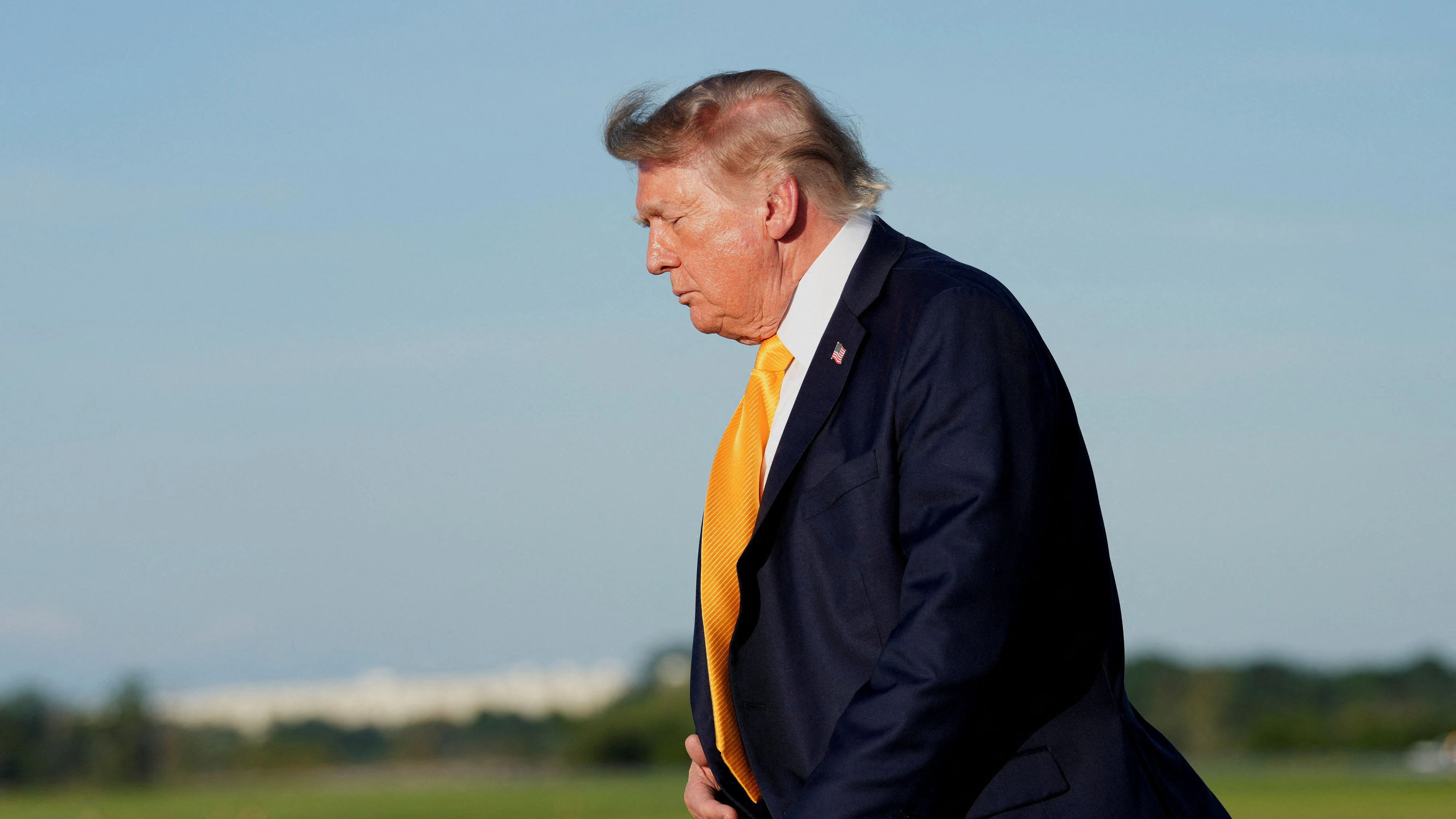 U.S. President Donald Trump walks after exiting Air Force One in Morristown, New Jersey, U.S., September 4, 2026. REUTERS/Eric Lee