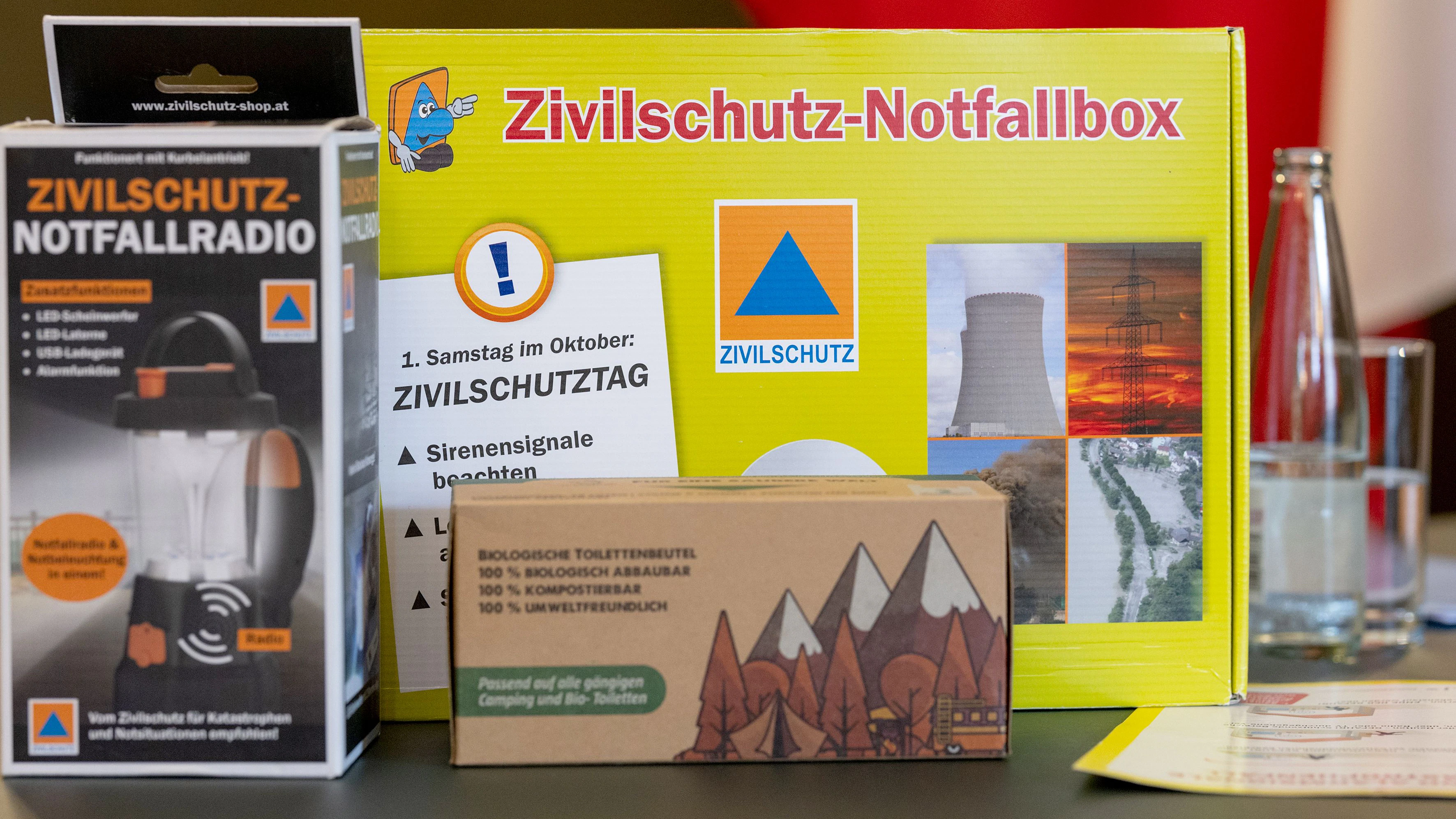 In der Notfallbox findet man Hilfsmittel für ein mögliches Blackout.