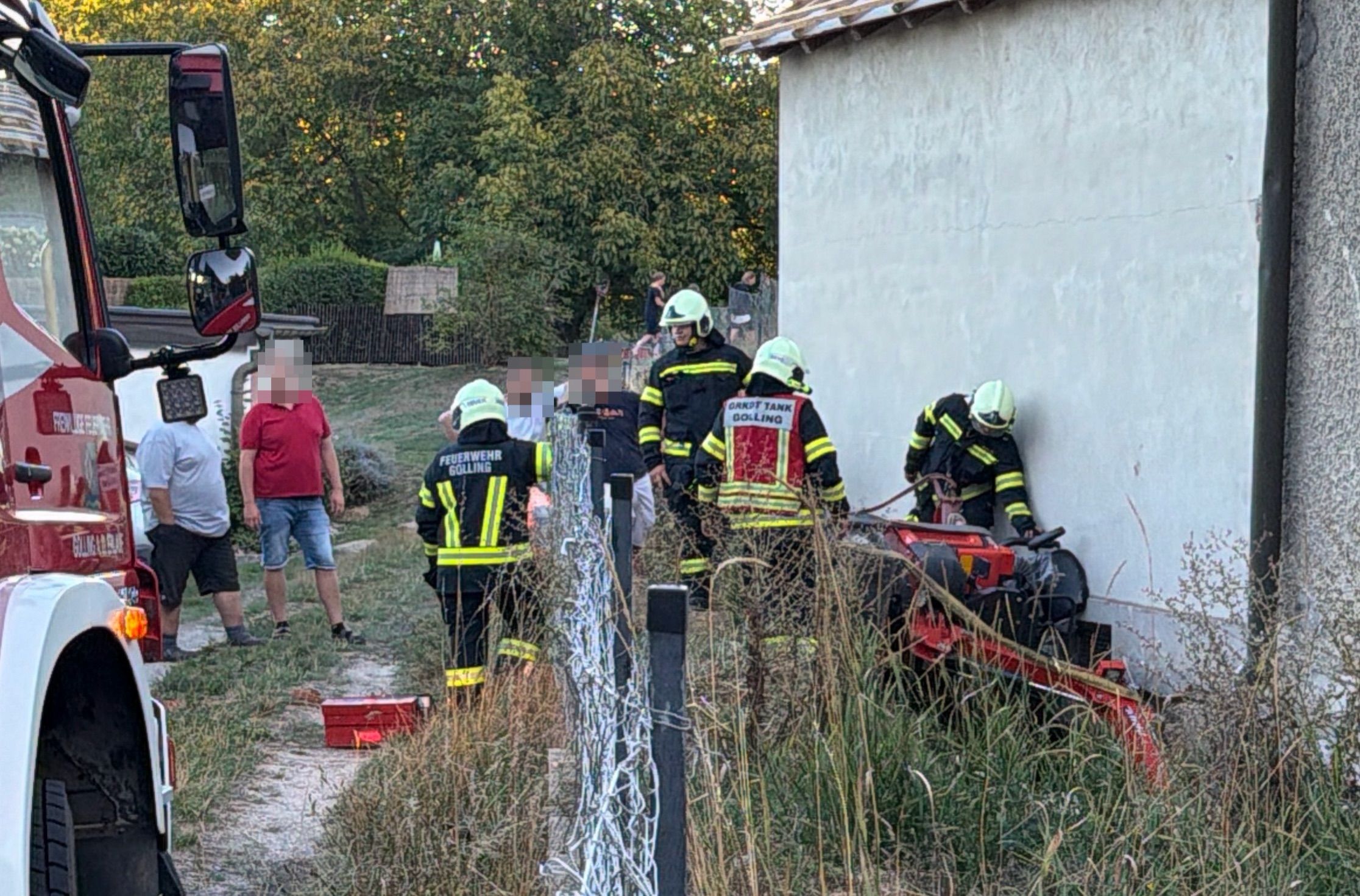 Heute.at - Bagger kippt bei Melk um: Lenker rettet sich mit Sprung