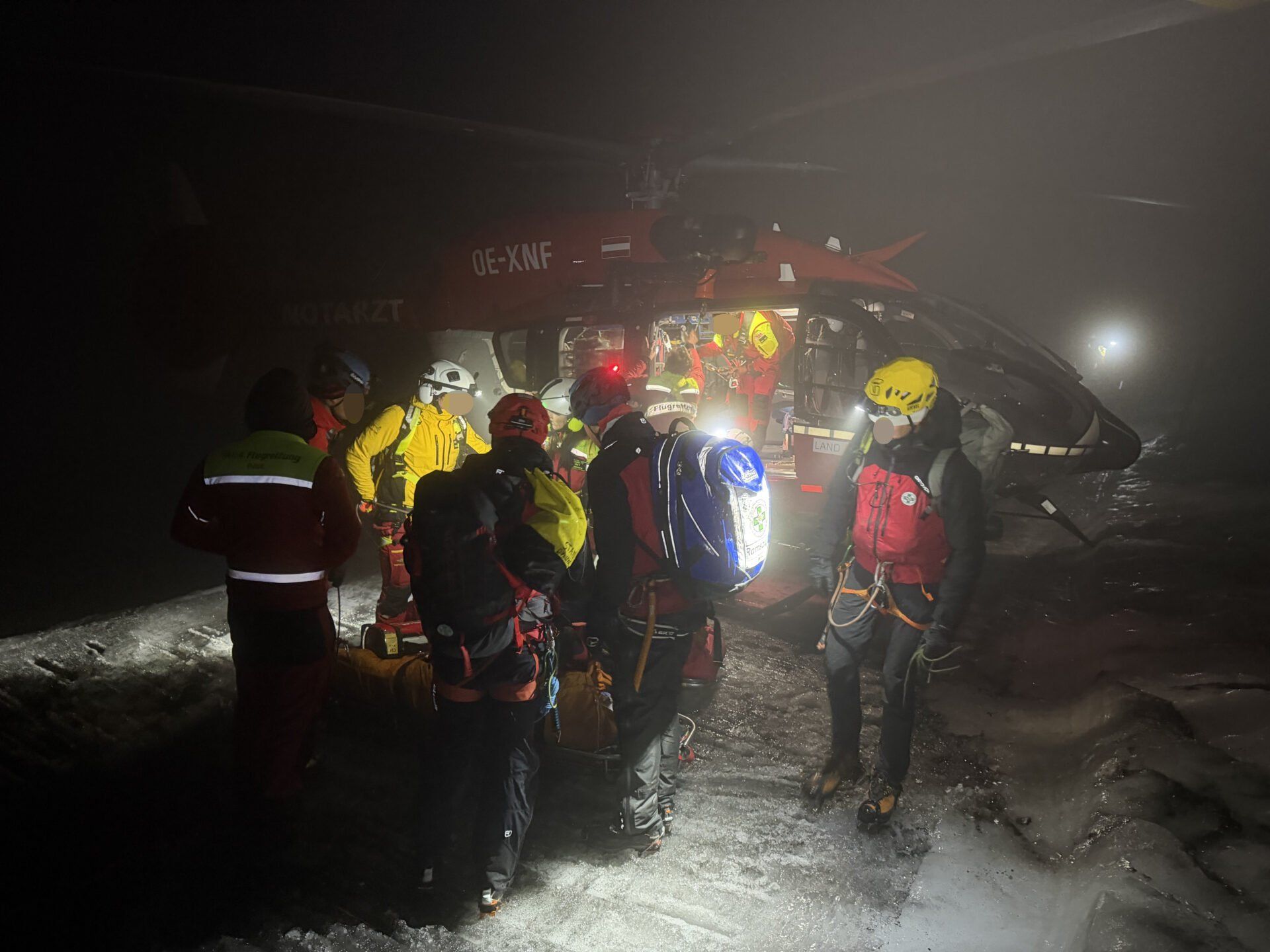 Die Bergung der beiden Verunglückten vom Dachstein (Bez. Gmunden) gestaltete sich äußerst schwierig.