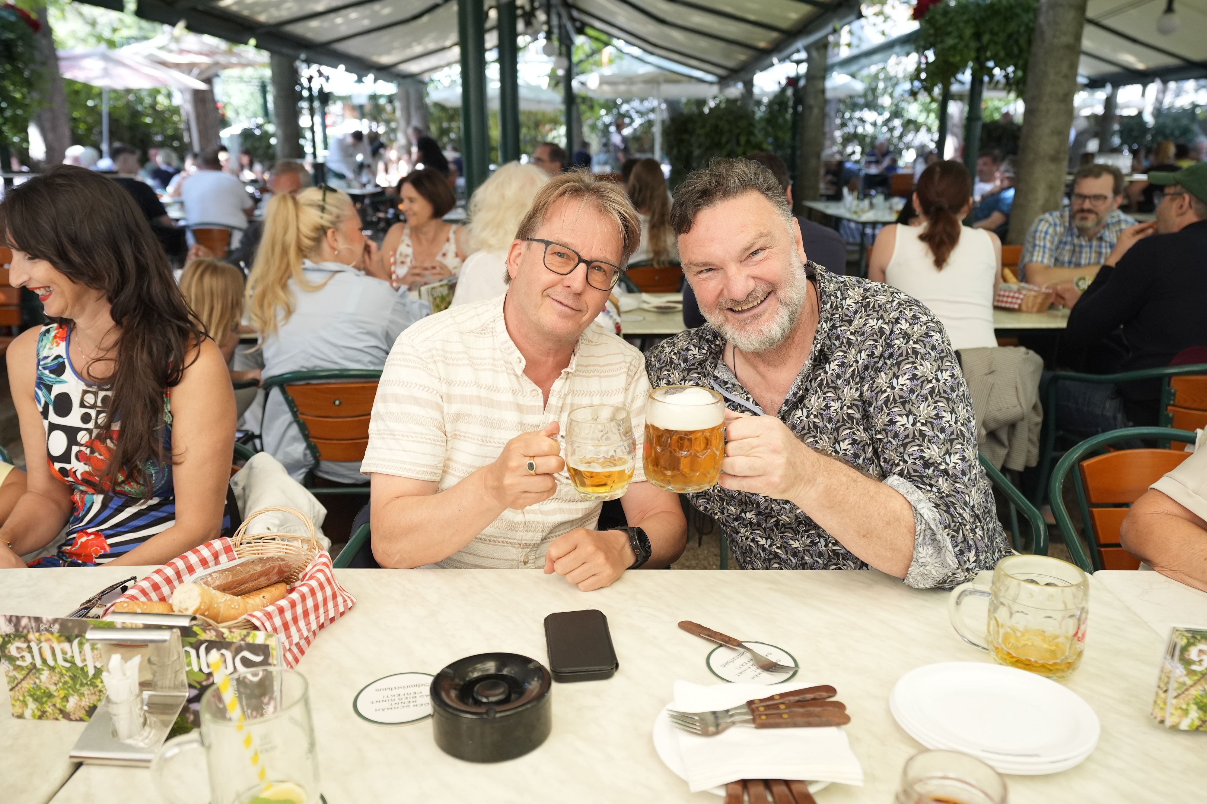 Heute.at - Mit diesen Stars feierte Martin Leutgeb seinen 60er