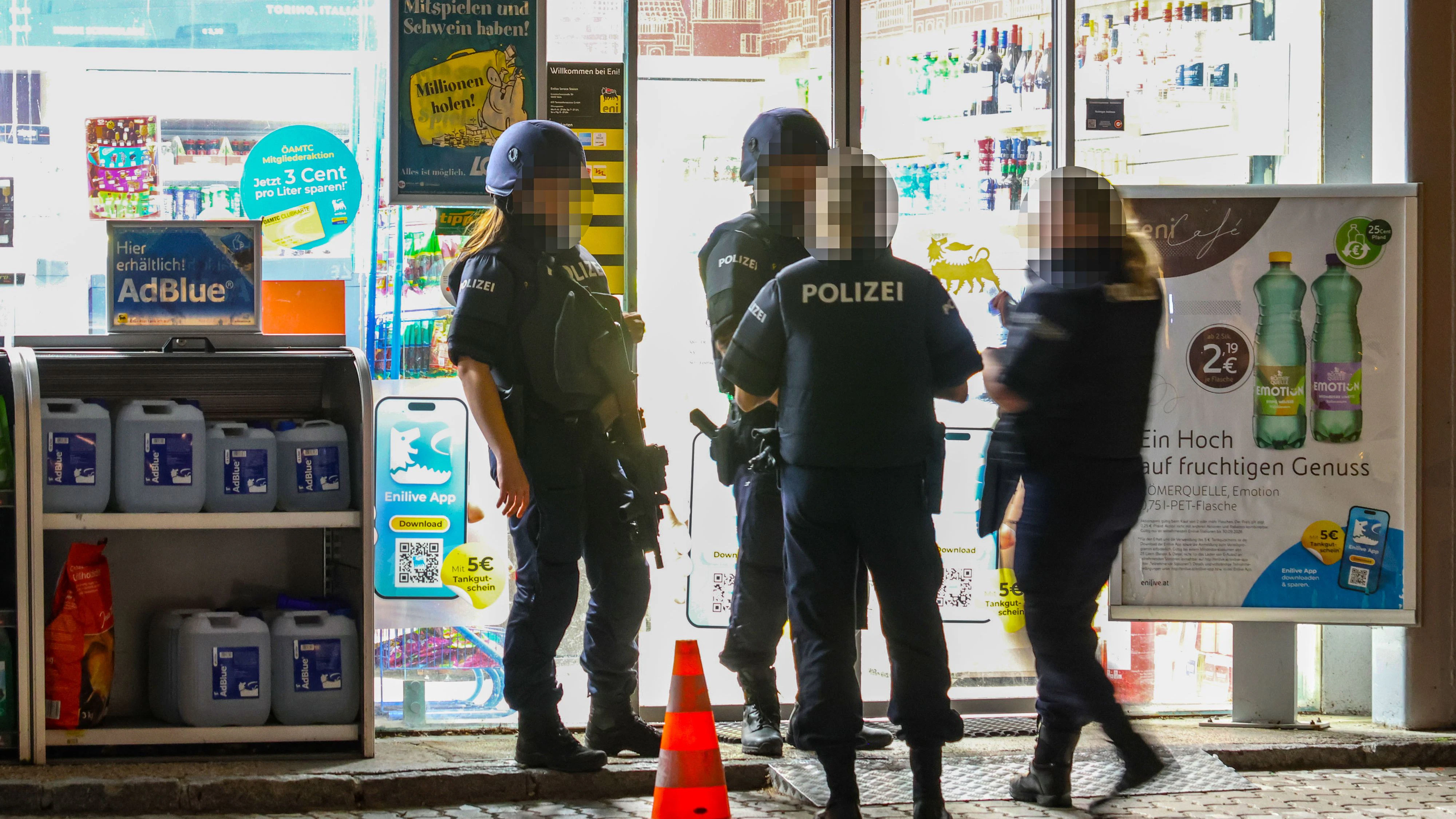 Am Sonntagabend kam es in Wels zu einem Überfall auf eine Tankstelle. 