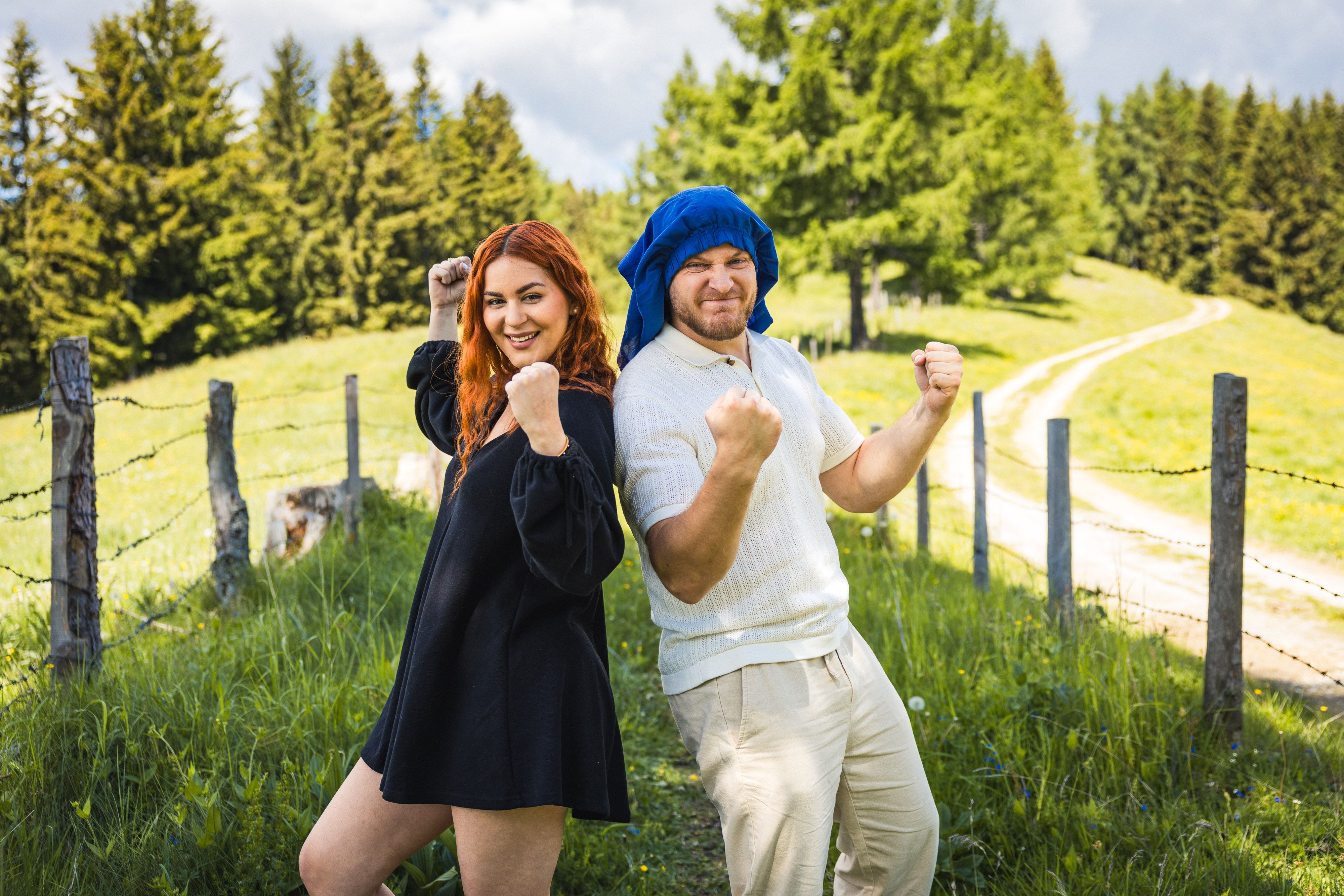 Online-Comedian Butti bringt mit Freundin Sophie frischen Wind ins „Forsthaus Rampensau“ 