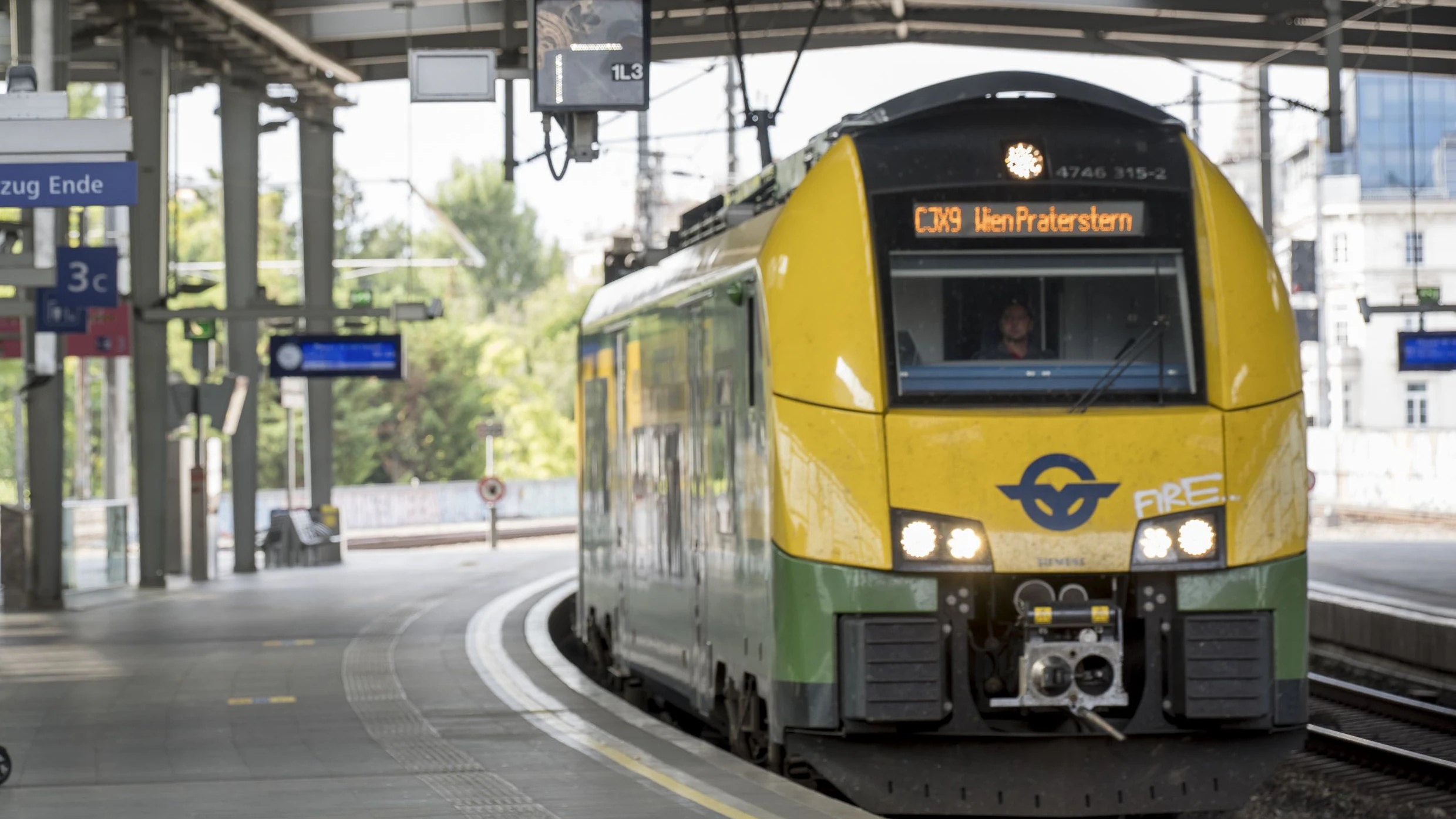 Heute.at - S-Bahn fährt wieder – doch der Start bringt Chaos