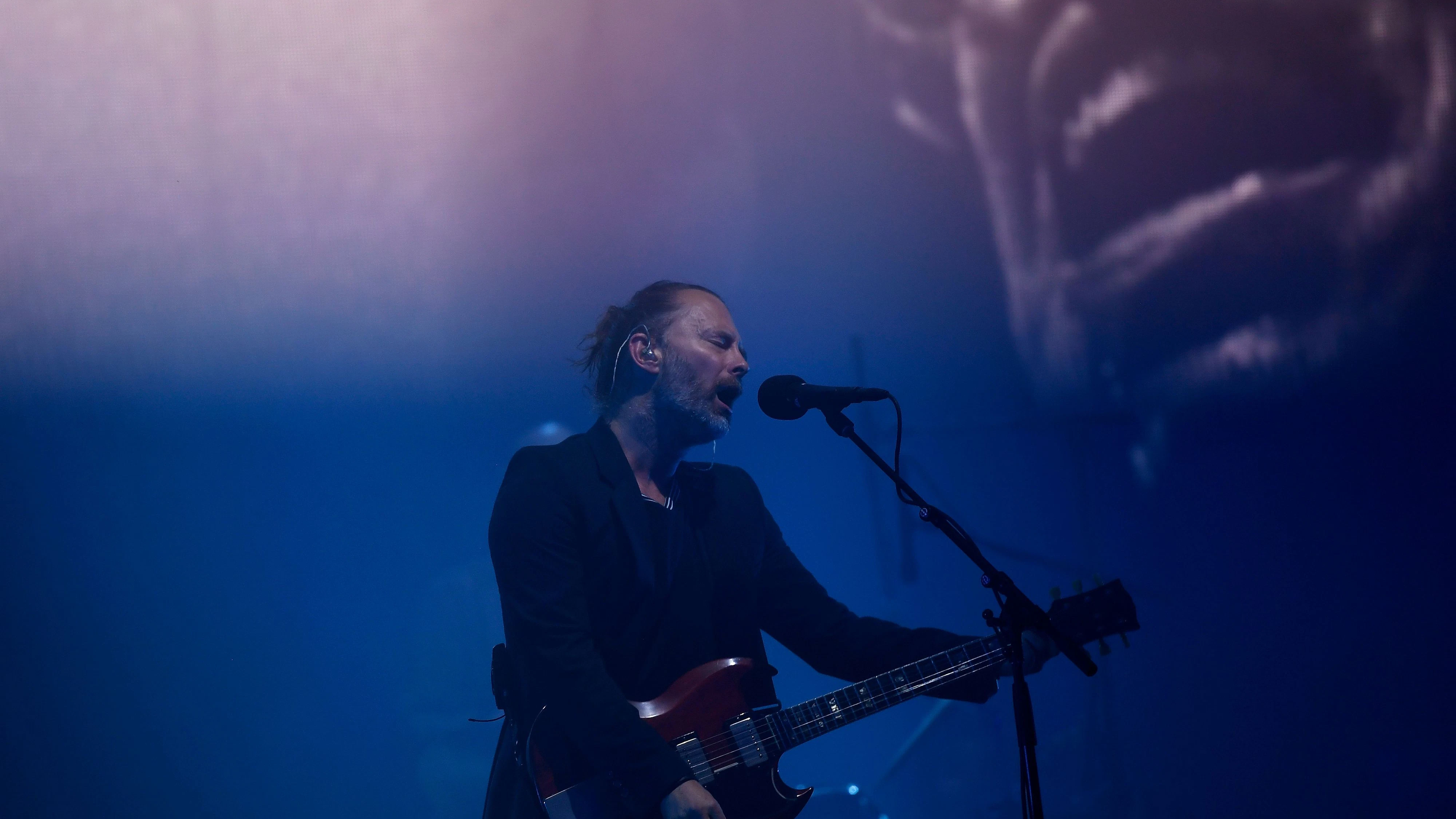 Radiohead performs on the Pyramid Stage at Worthy Farm in Somerset during the Glastonbury Festival in Britain, June 23, 2017.  REUTERS/Dylan Martinez