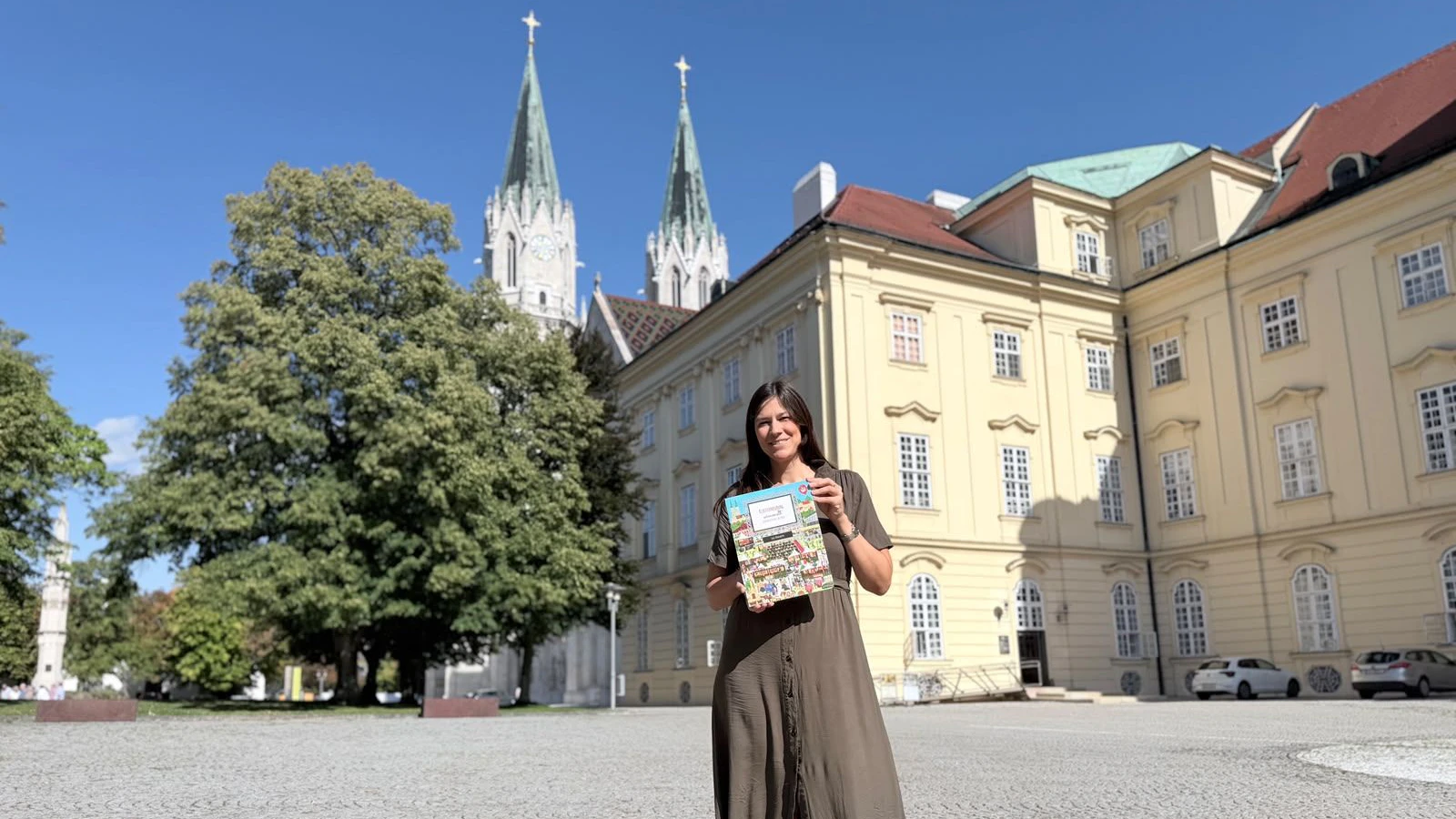 Ines Wohlmuth mit ihrem neuen Wimmelbuch