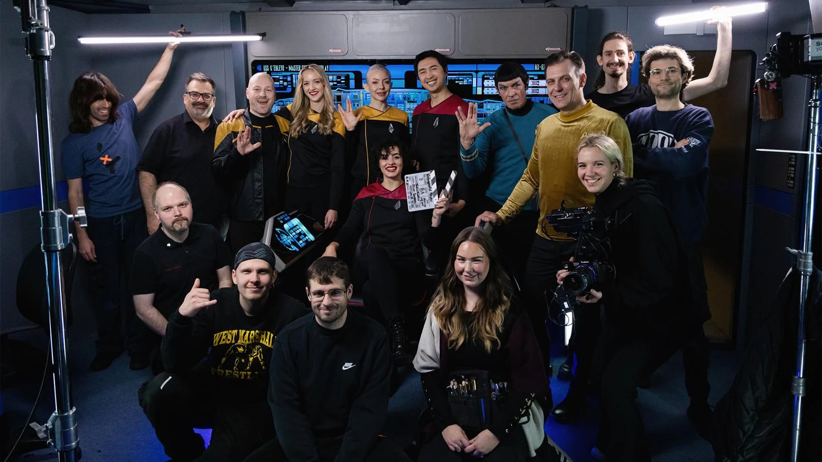 Die Crew und der Cast von Star Trek nach den Dreharbeiten einer weiteren Folge.