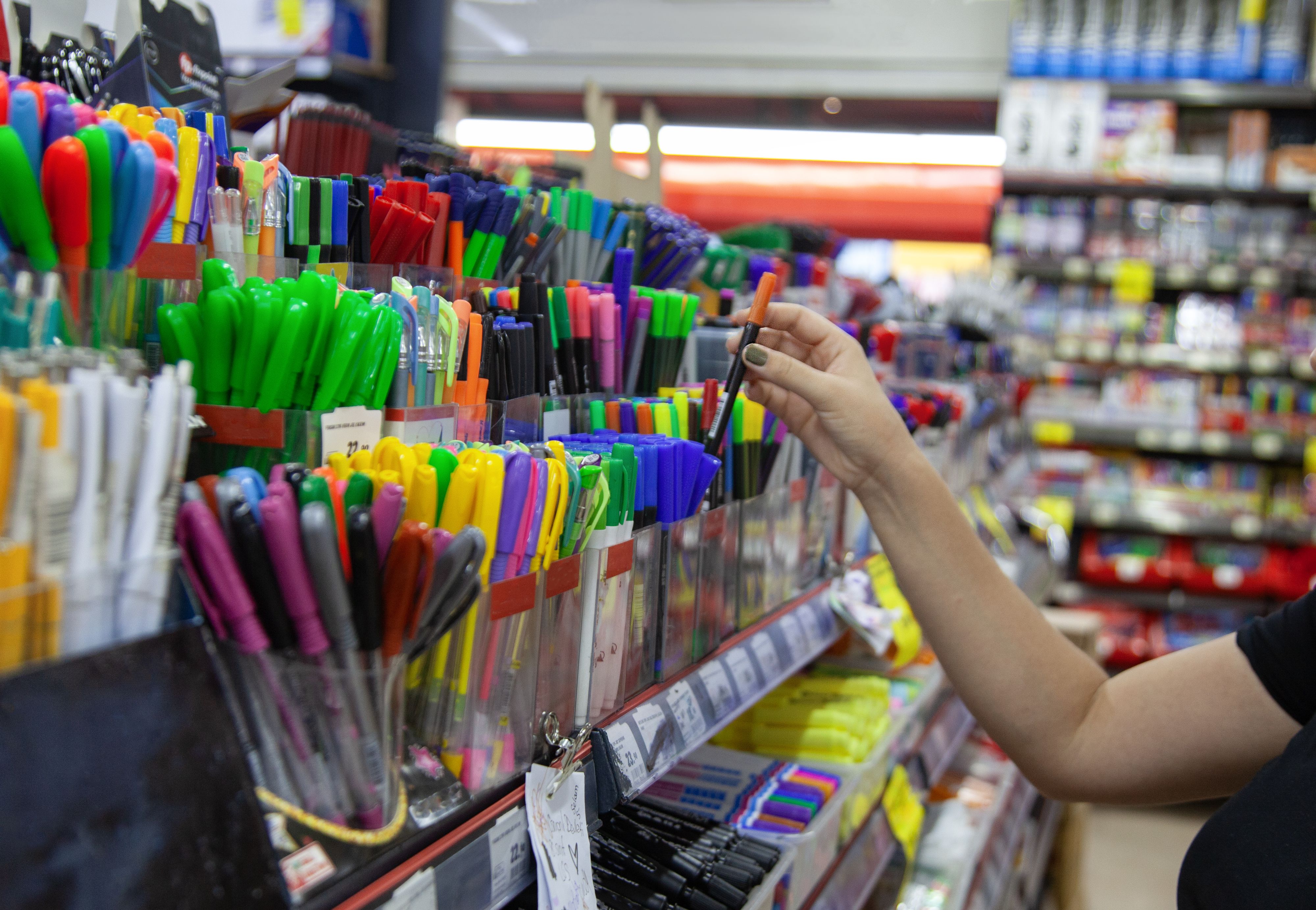 Buying sStifte, Blöcke und Co.: Schulutensilien werden immer teurer.chool supplies