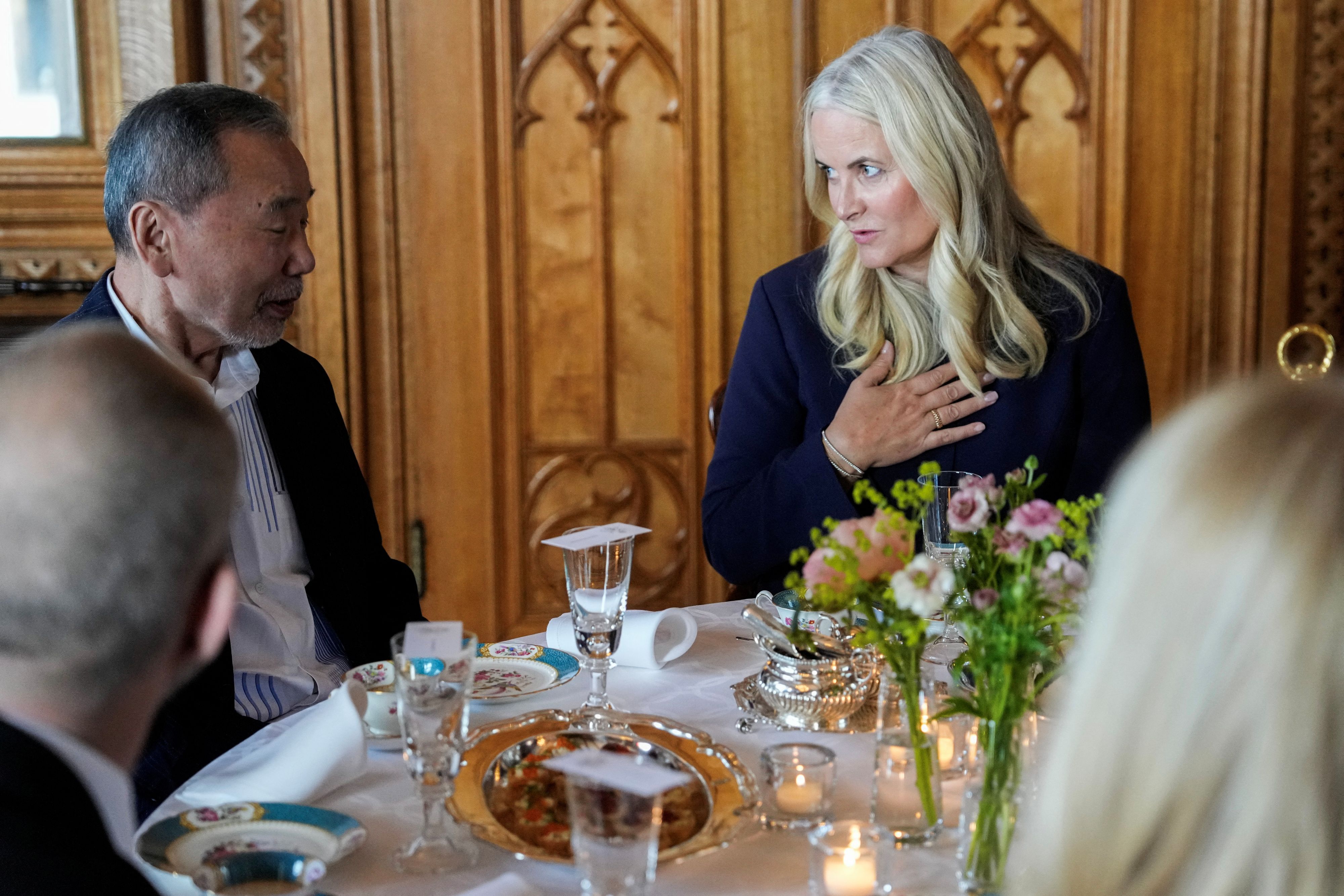 Königin Mette-Marit wird bald auf eine Frau treffen, der sie einst schwere Beleidigungen an den Kopf warf.