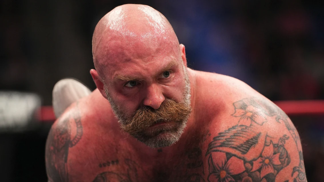 Heute.at - Wrestling-Star (48) bricht im Ring zusammen und stirbt