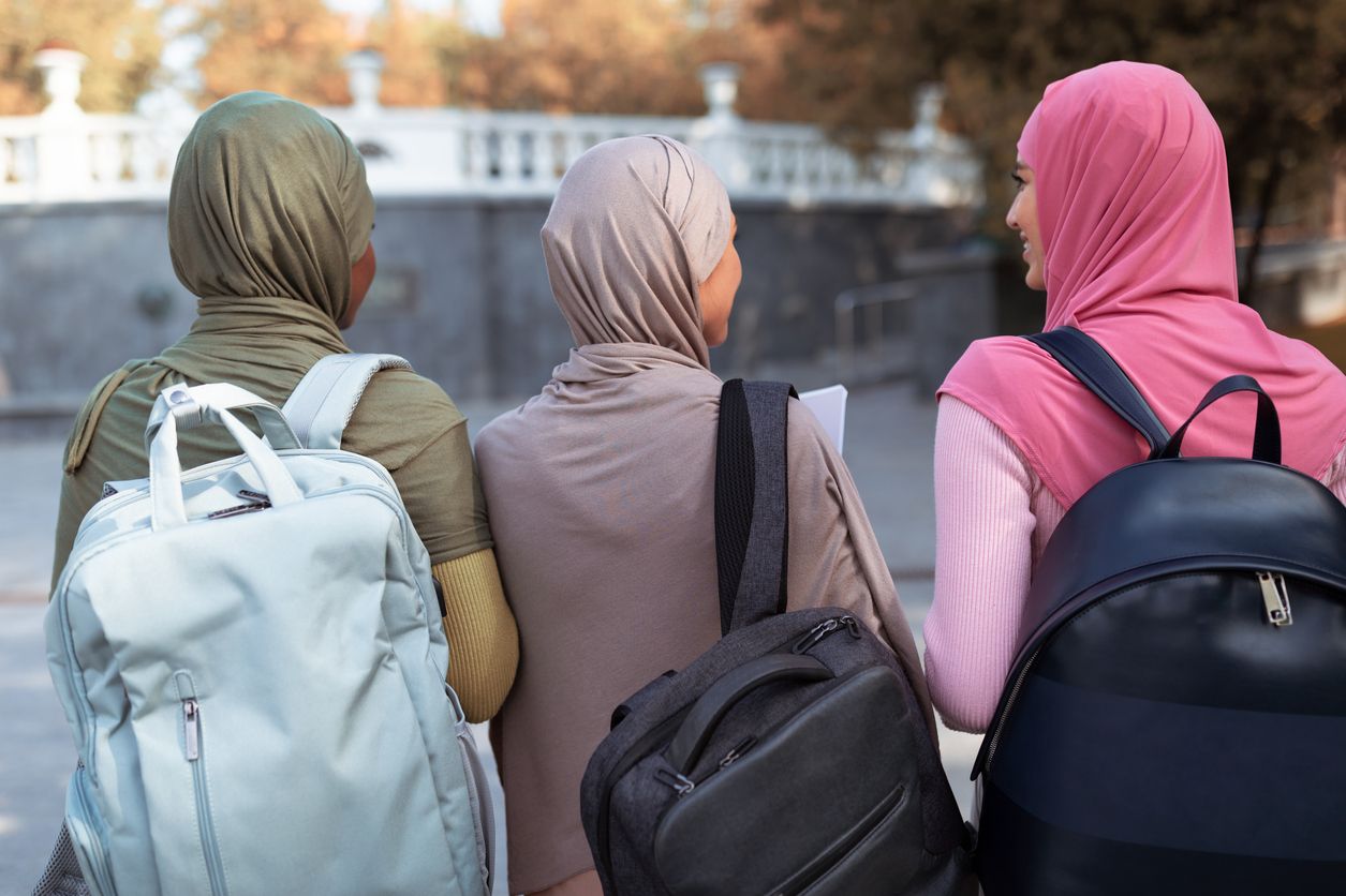 Seit Montag wird das Kopftuchverbot für unter 14-Jährige an Schulen angewendet.