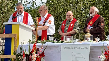 Der neue Landesfeuerwehrkurat Manuel Sattelberger neben seinem Vorgänger, Pater Stephan Holpfer.