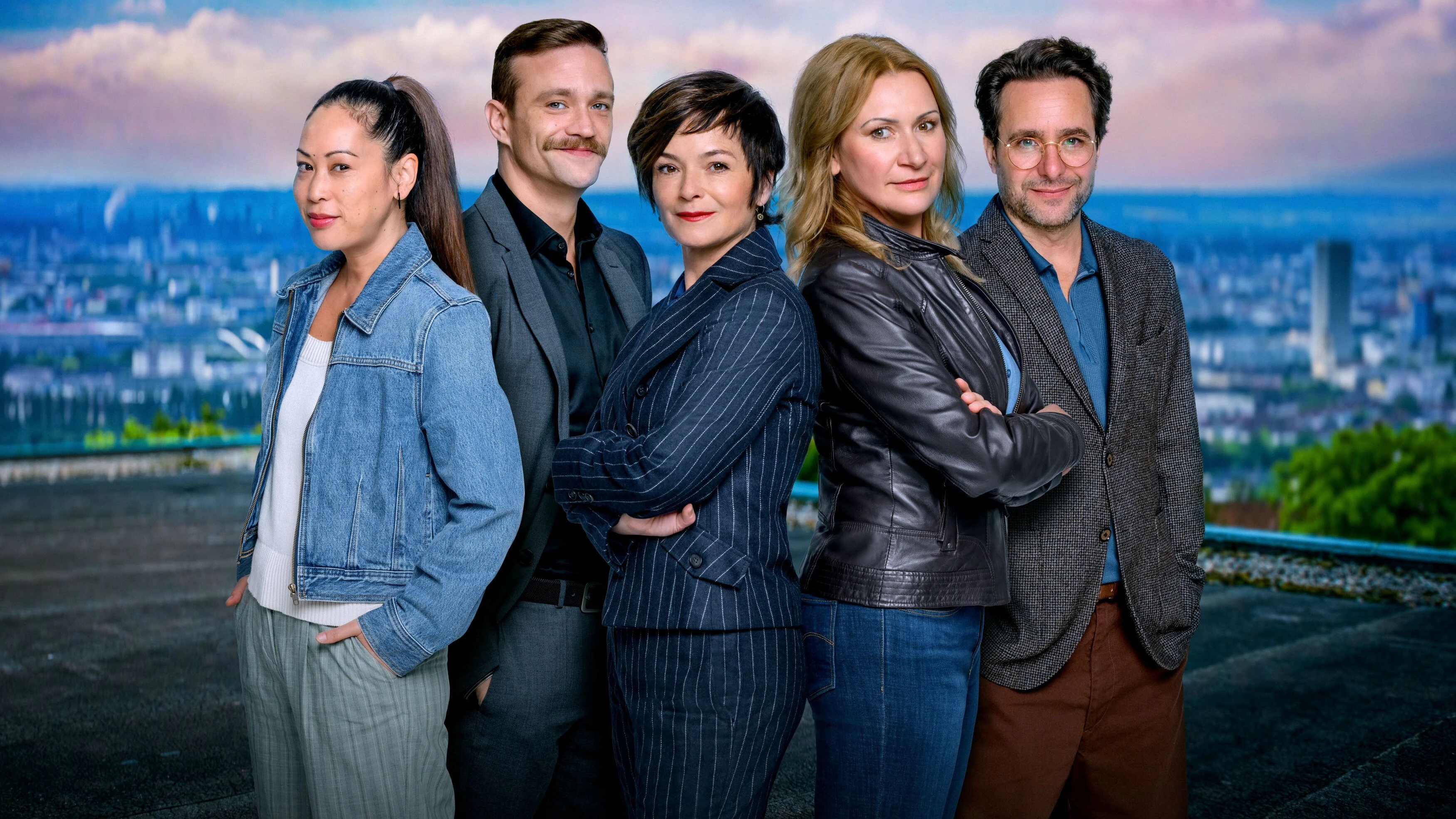 Miriam Hie (Yara Nejem), Michael Steinocher (Stefan Pichlwanger), Katharina Stemberger (Joe Haizinger), Angelika Niedetzky (Biggi Obergschwendter), Alexander Pschill (Dr. Richie Vitek) bilden das "Soko Linz"-Team.