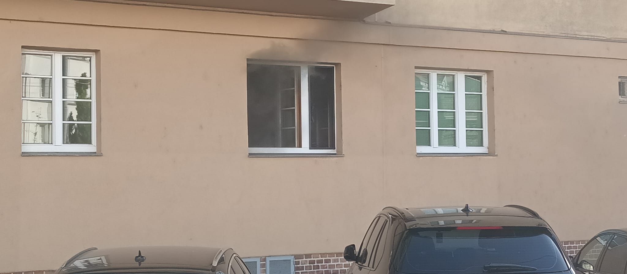 Heute.at - Dunkle Rauchwolke aus Wohnung – Großeinsatz in Wien