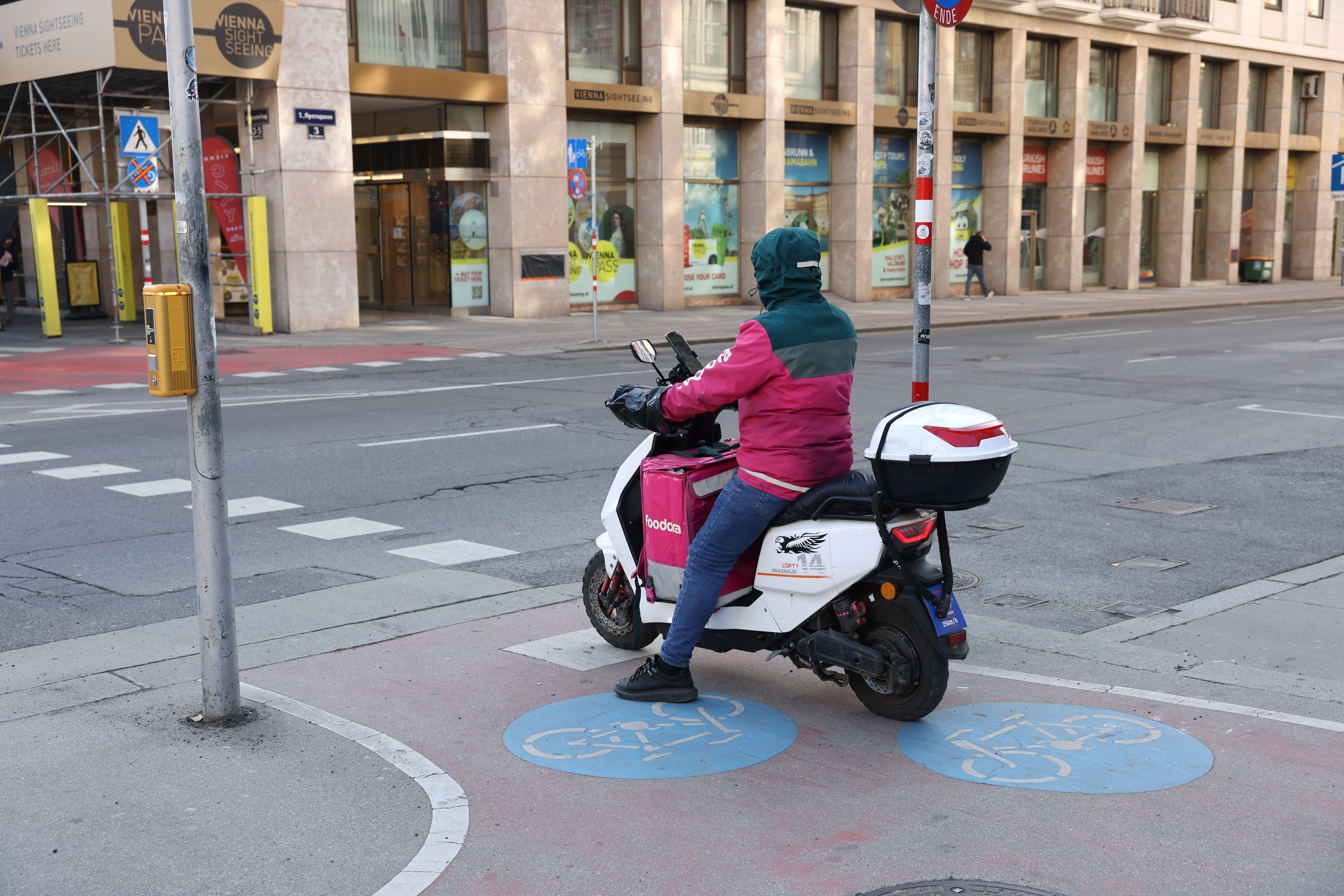 Heute.at - Neue Regel: Foodora-Fahrer brauchen Pickerl für E-Moped