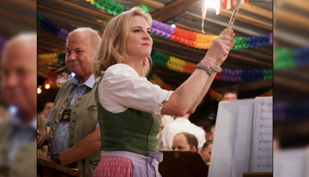 Neos-Chefin Beate Meinl-Reisinger wurde bei einem Kirtag in der Steiermark ausgebuht.