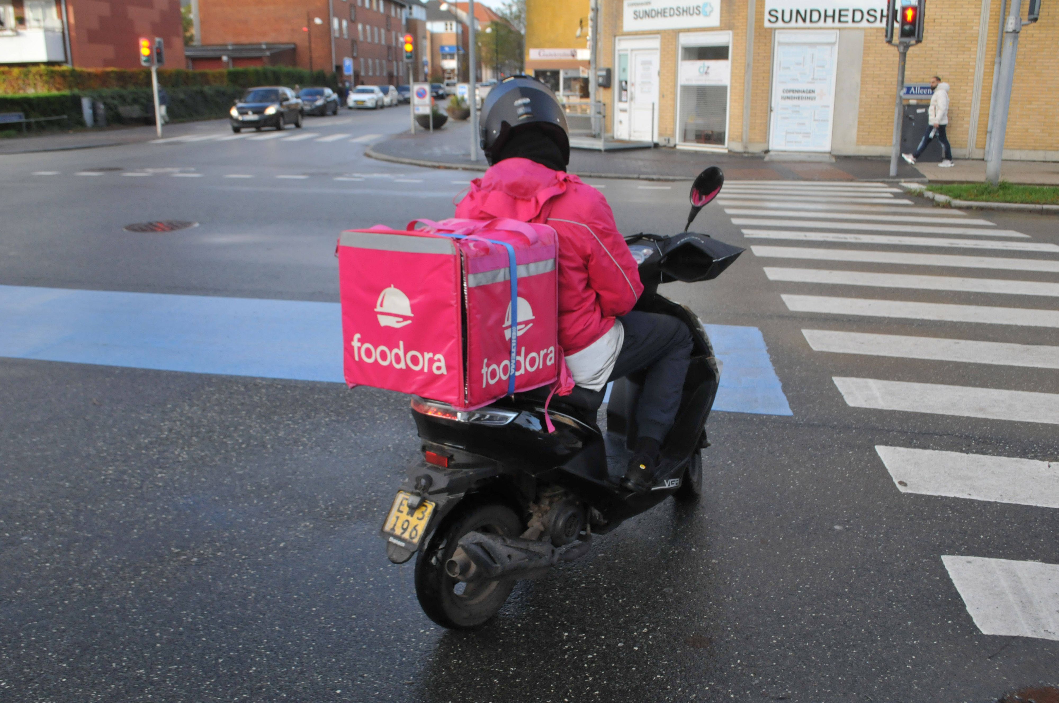 Wegen einer neuen Regelung steigt Foodora auf Fahrräder und E-Bikes um.