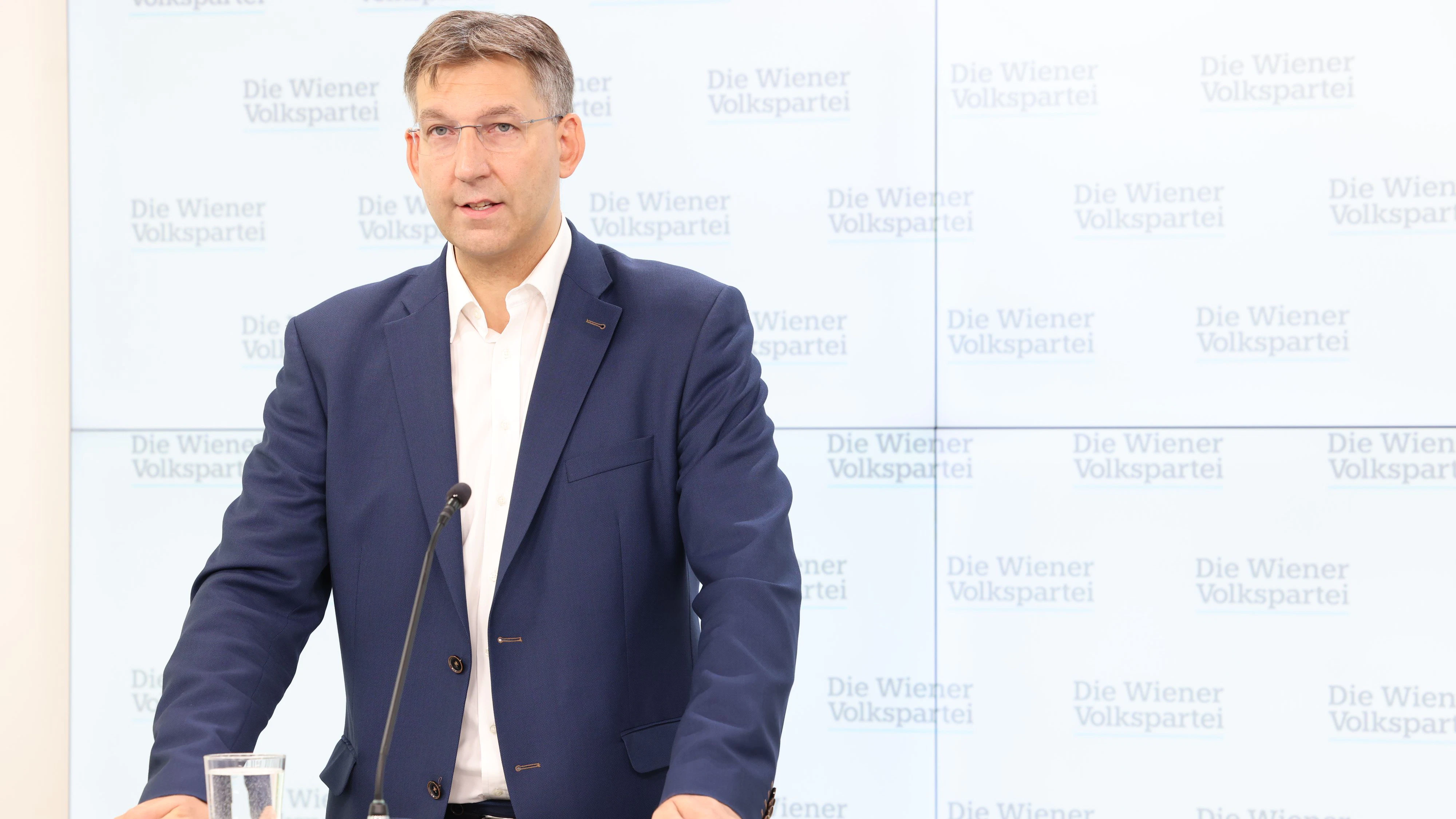 Heute.at - Asylzahlen brechen ein – ÖVP nimmt Wien ins Visier