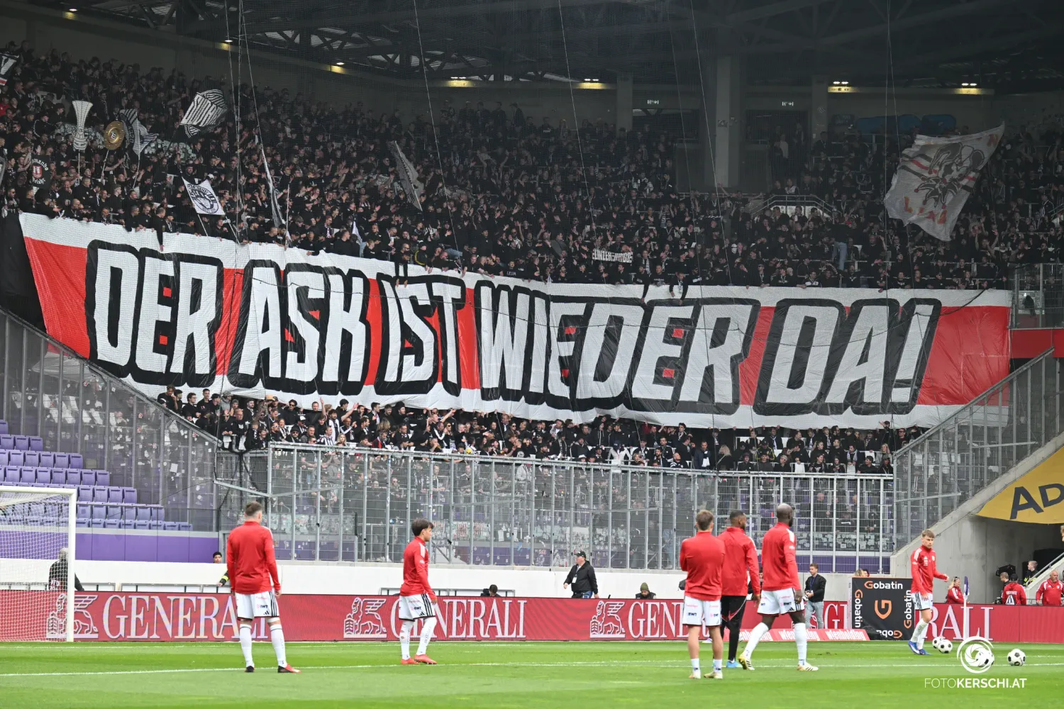 Der ASK ist wieder da – echte Tickets für die Champions-League in Linz sind hingegen kaum noch zu haben.
